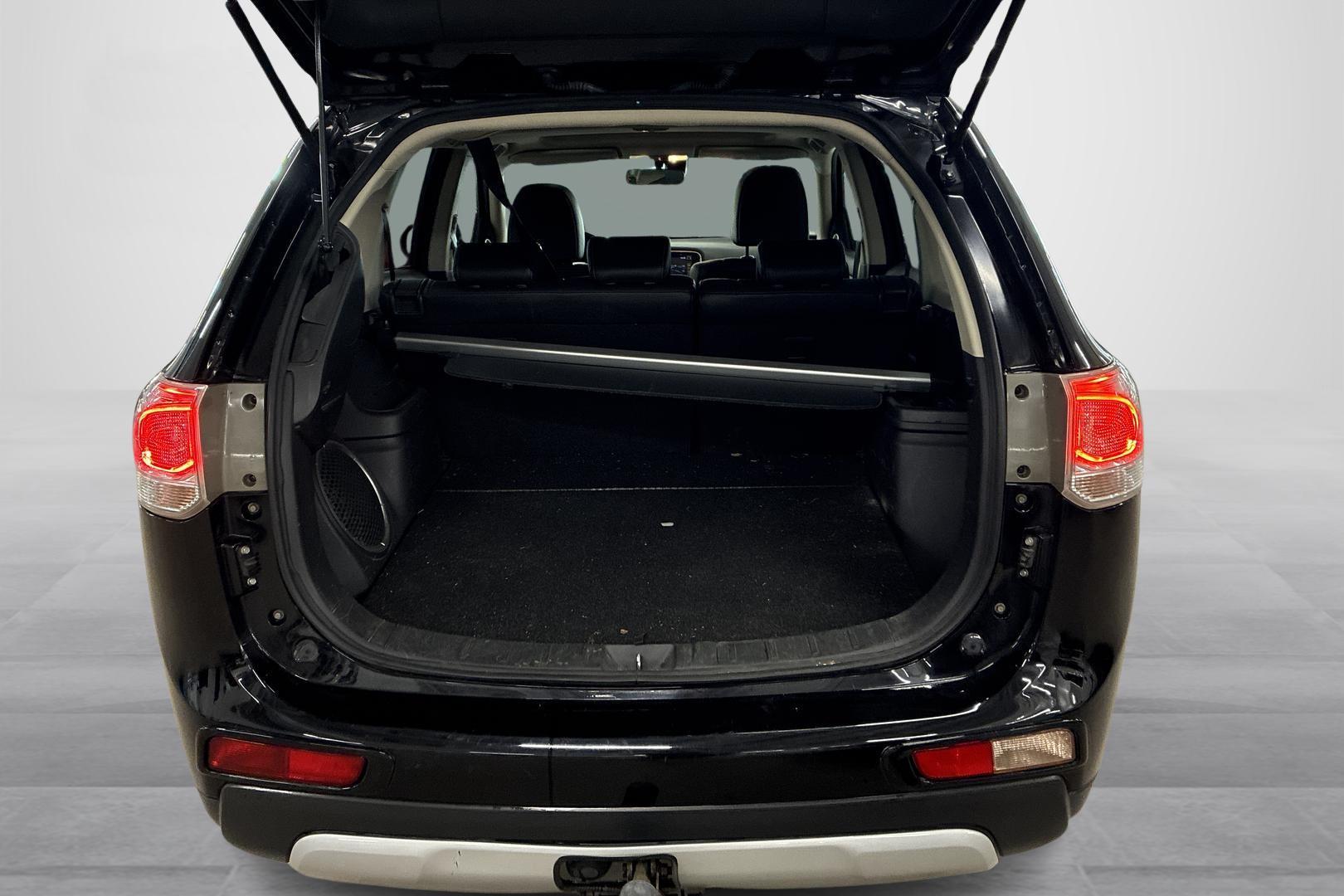 MITSUBISHI Outlander PHEV 2015