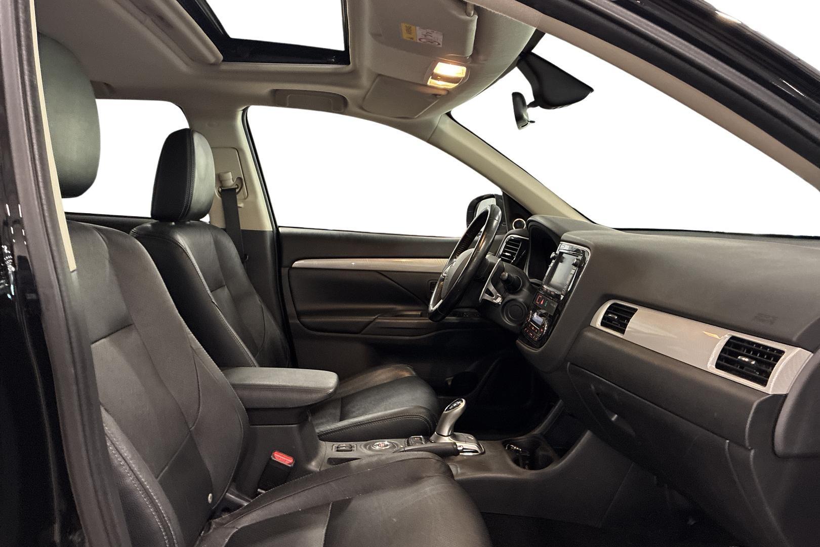 MITSUBISHI Outlander PHEV 2015