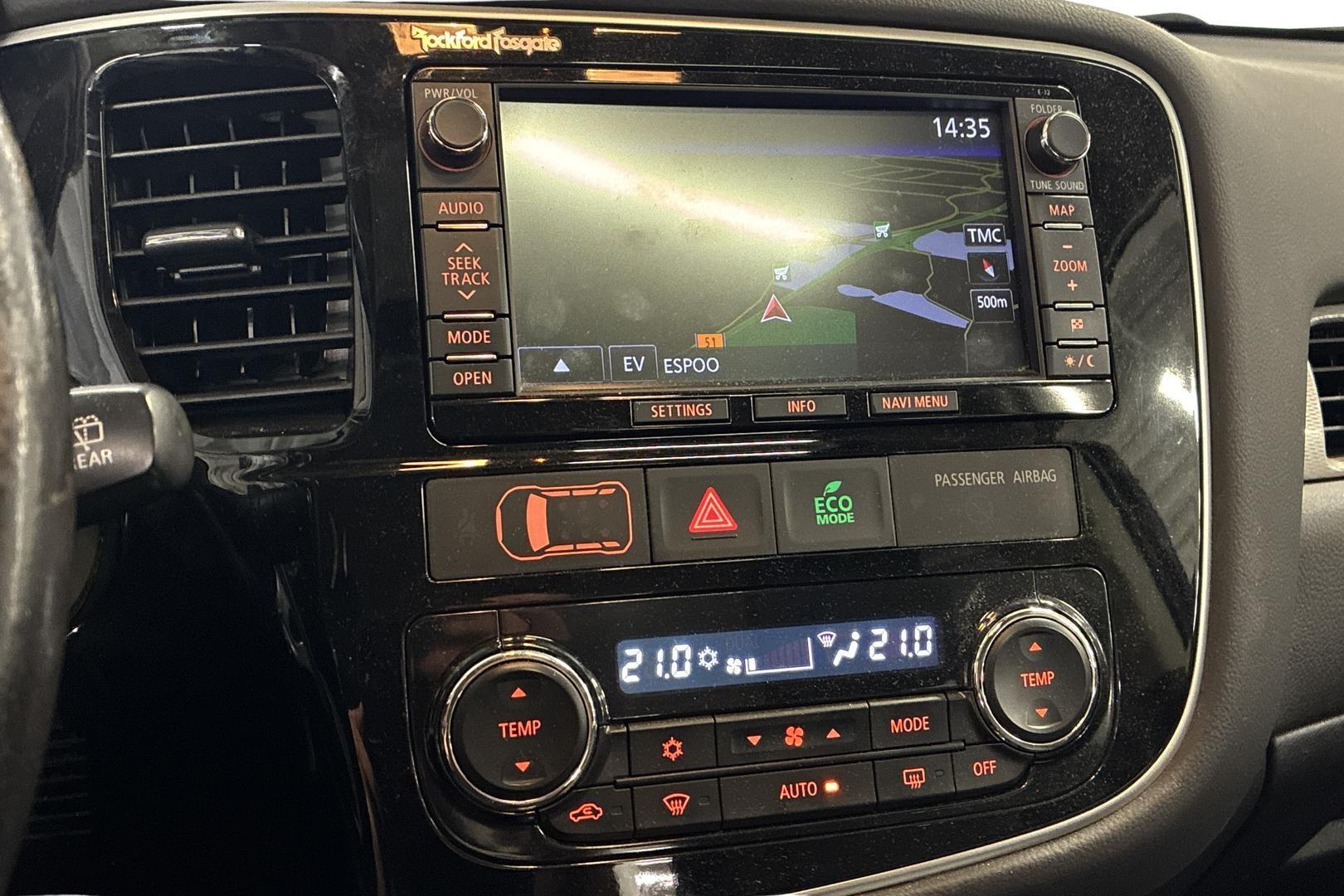 MITSUBISHI Outlander PHEV 2015