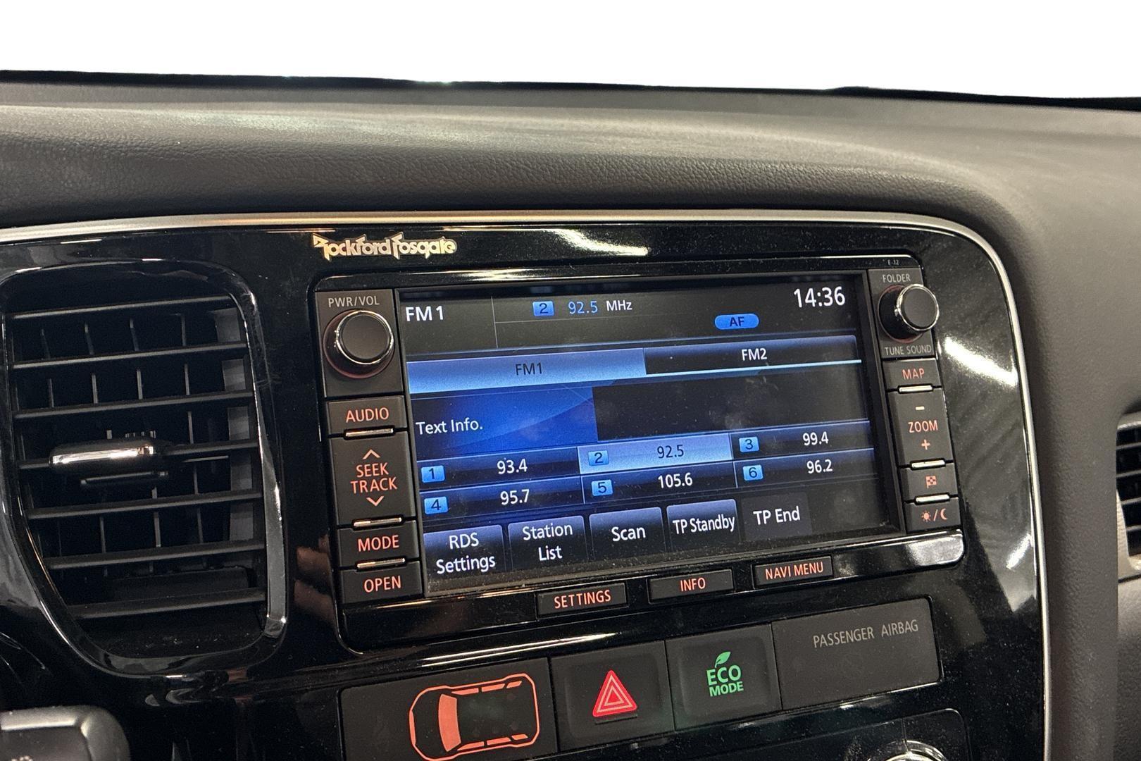 MITSUBISHI Outlander PHEV 2015