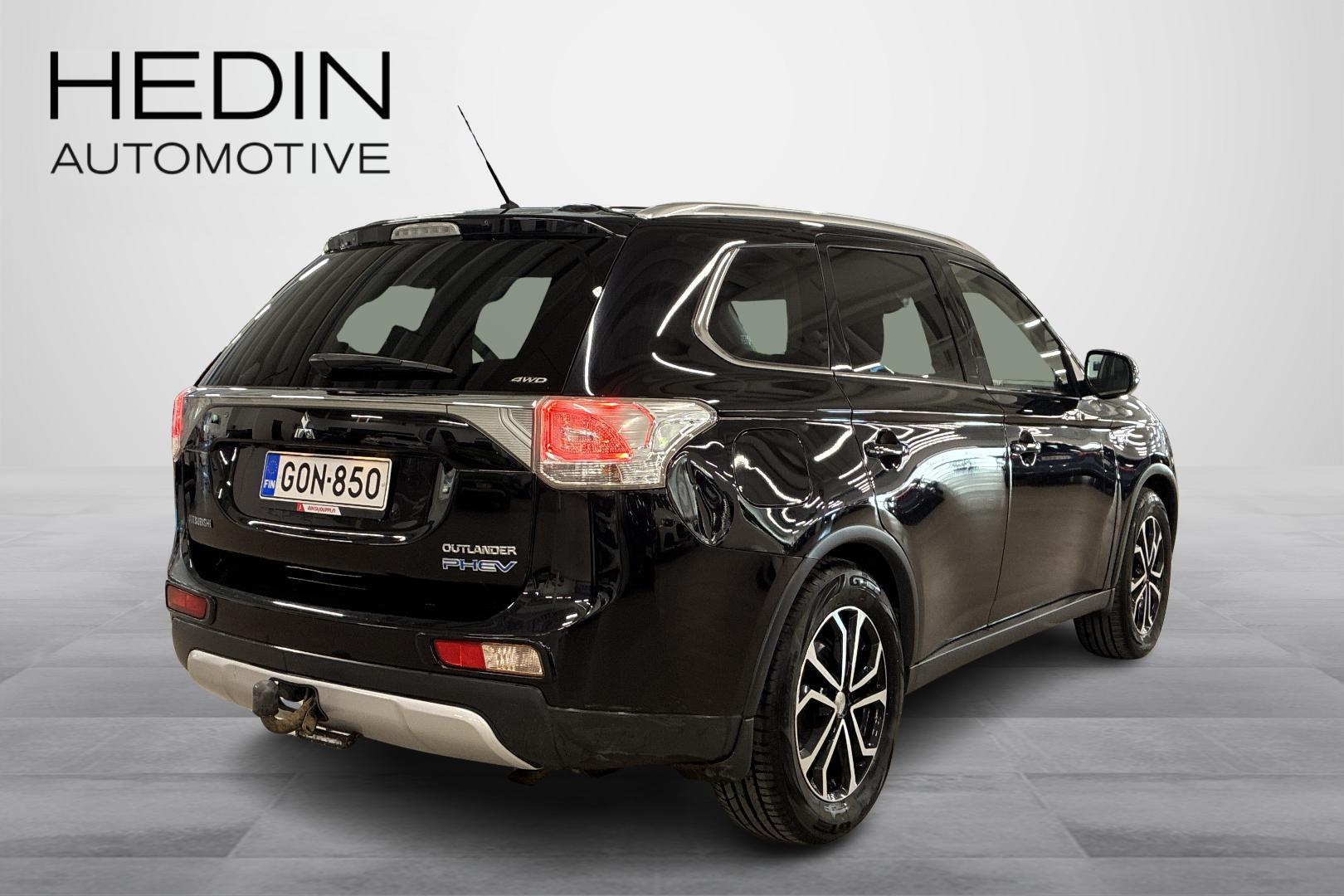 MITSUBISHI Outlander PHEV 2015
