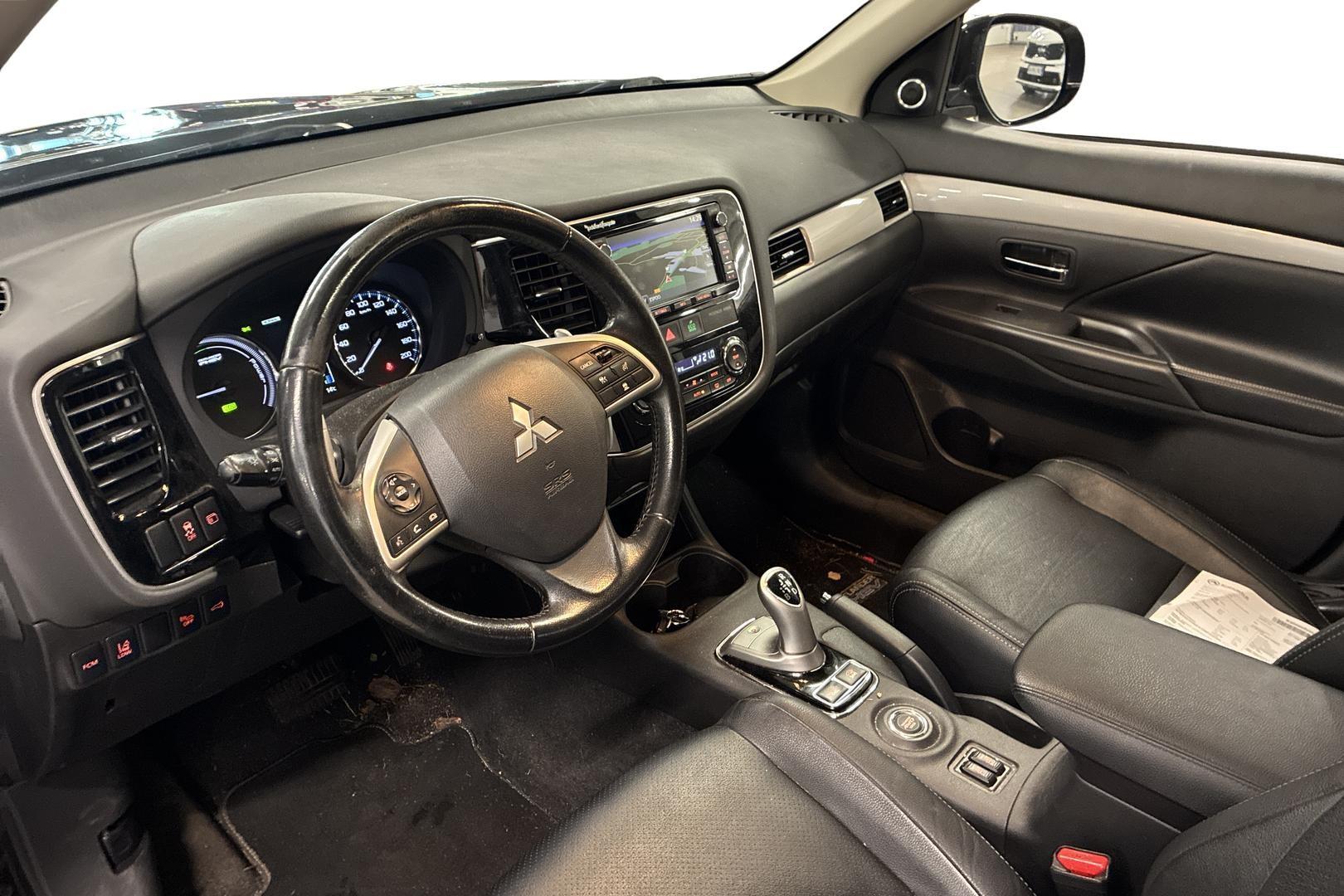 MITSUBISHI Outlander PHEV 2015