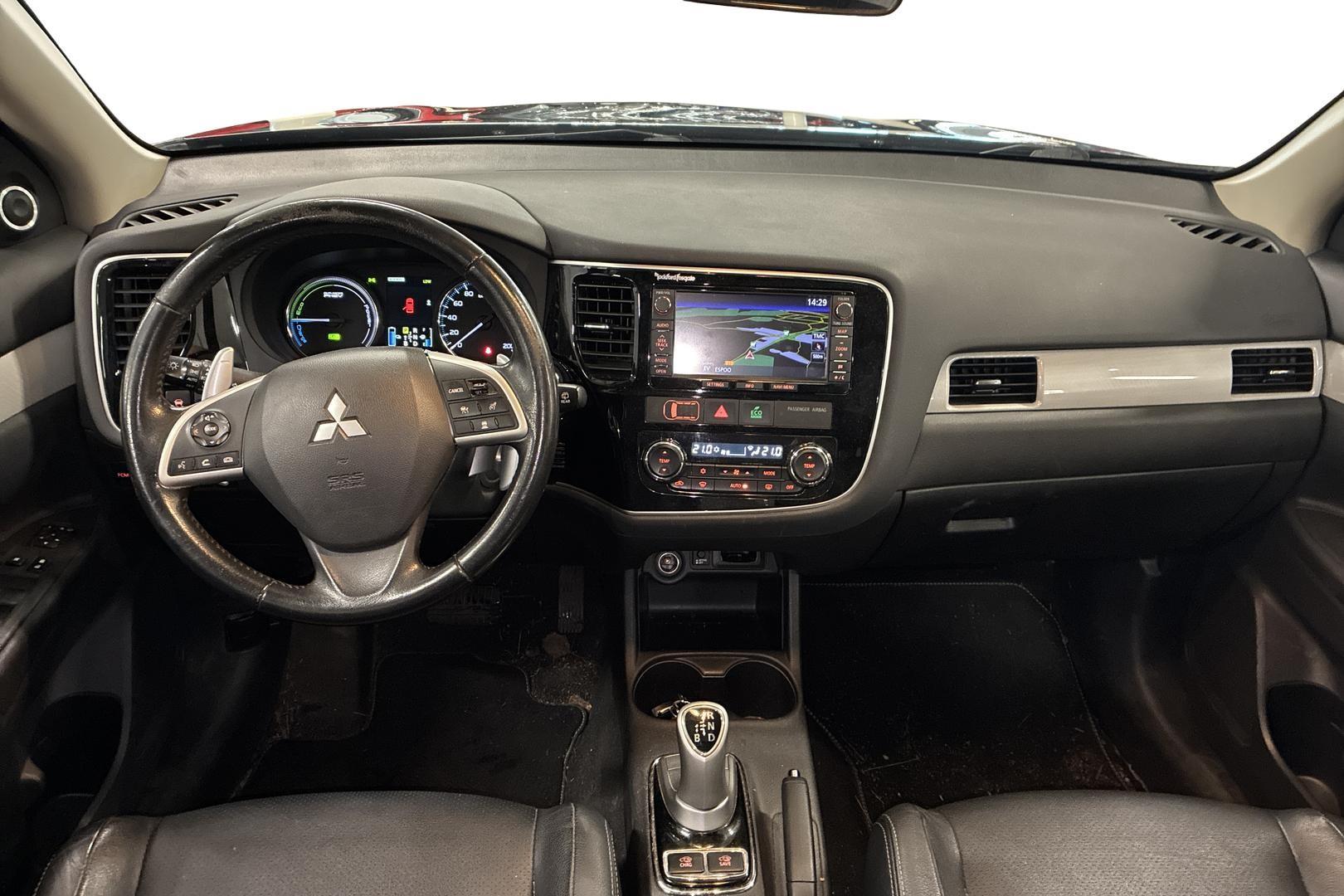 MITSUBISHI Outlander PHEV 2015