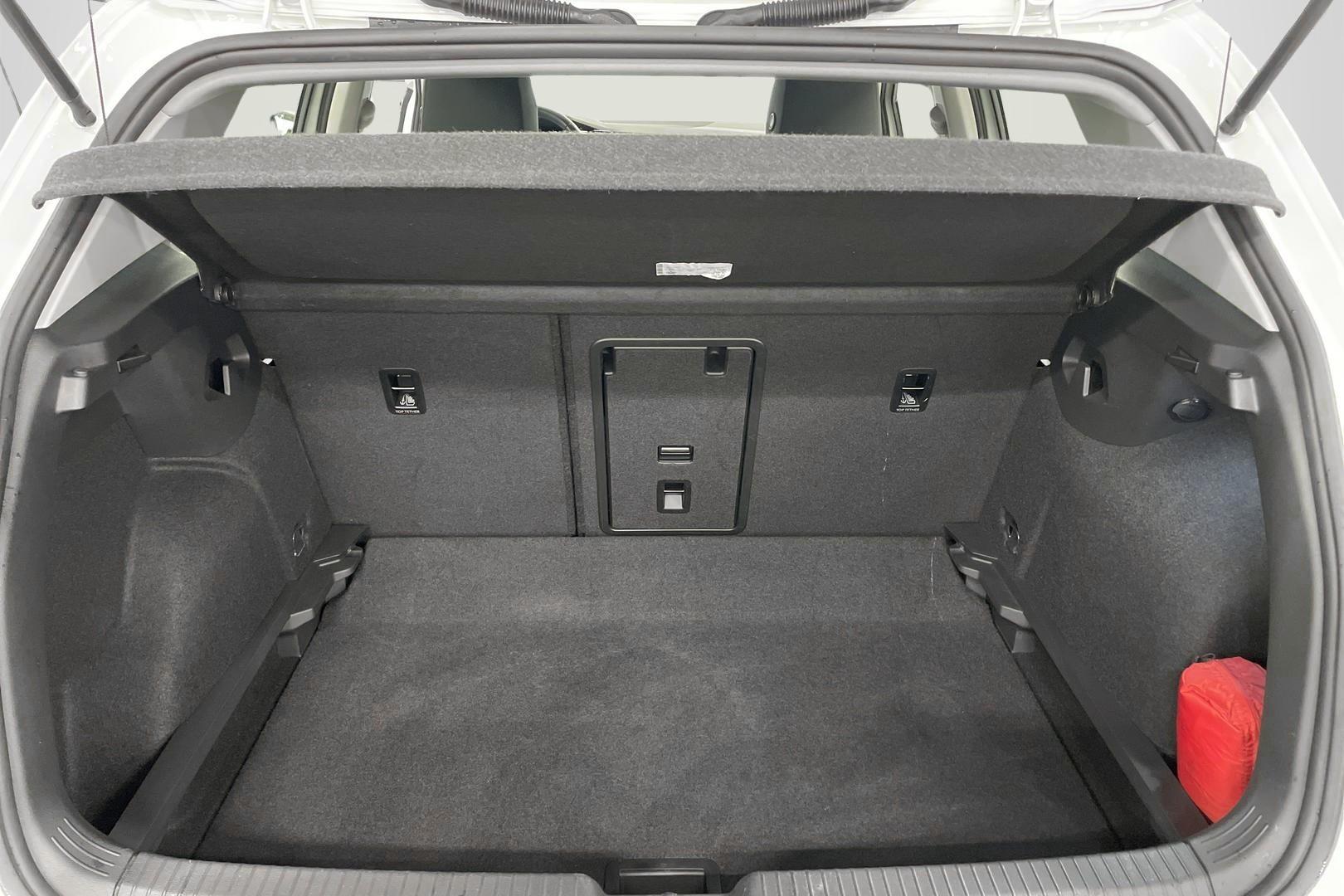 VOLKSWAGEN Golf 11