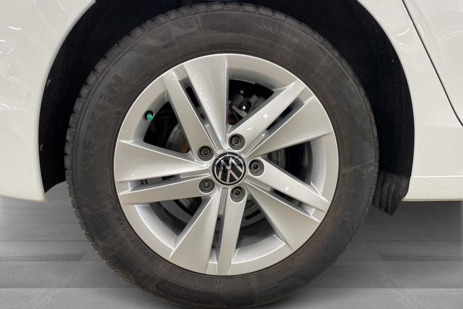 VOLKSWAGEN Golf 28