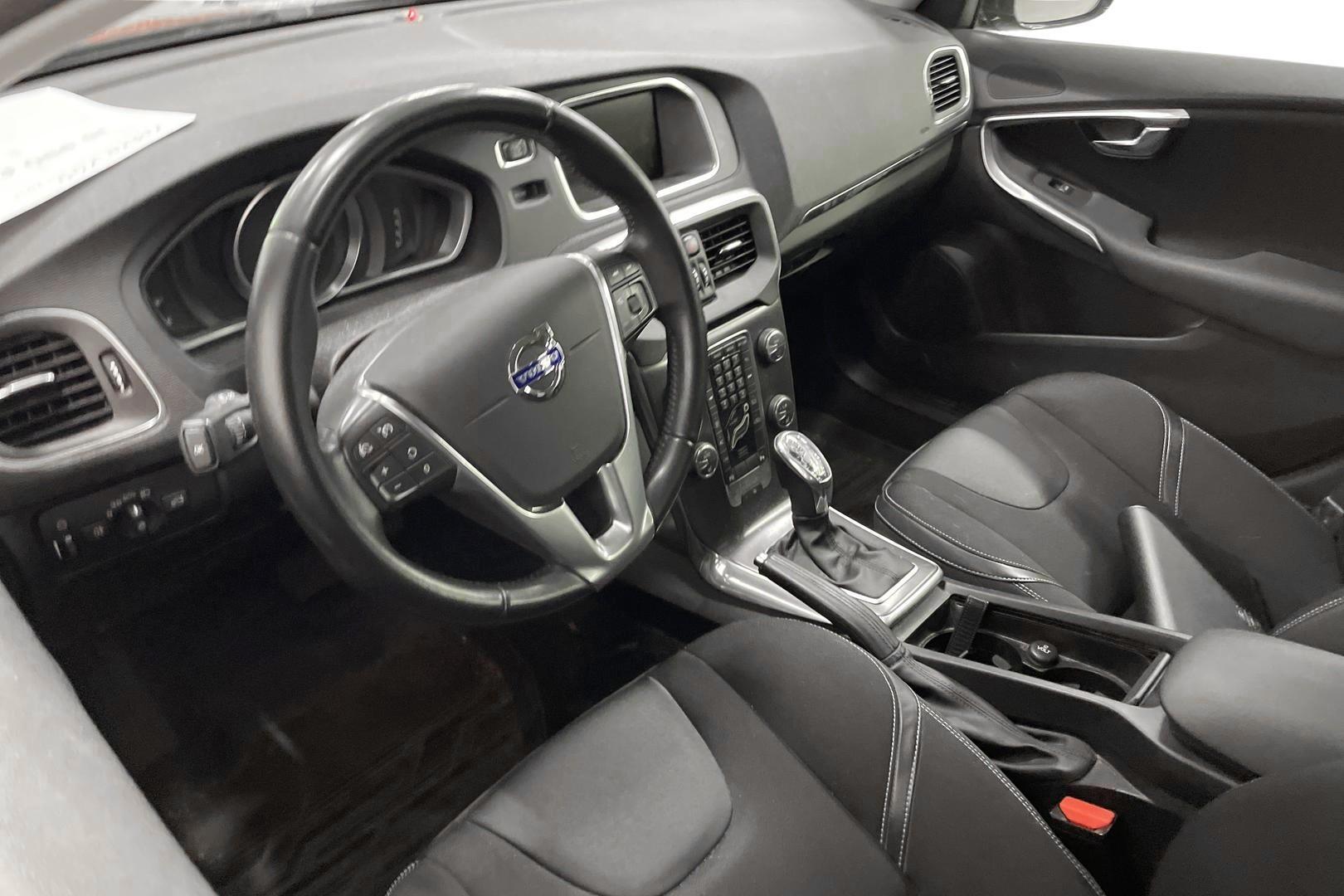 Volvo V40 2013