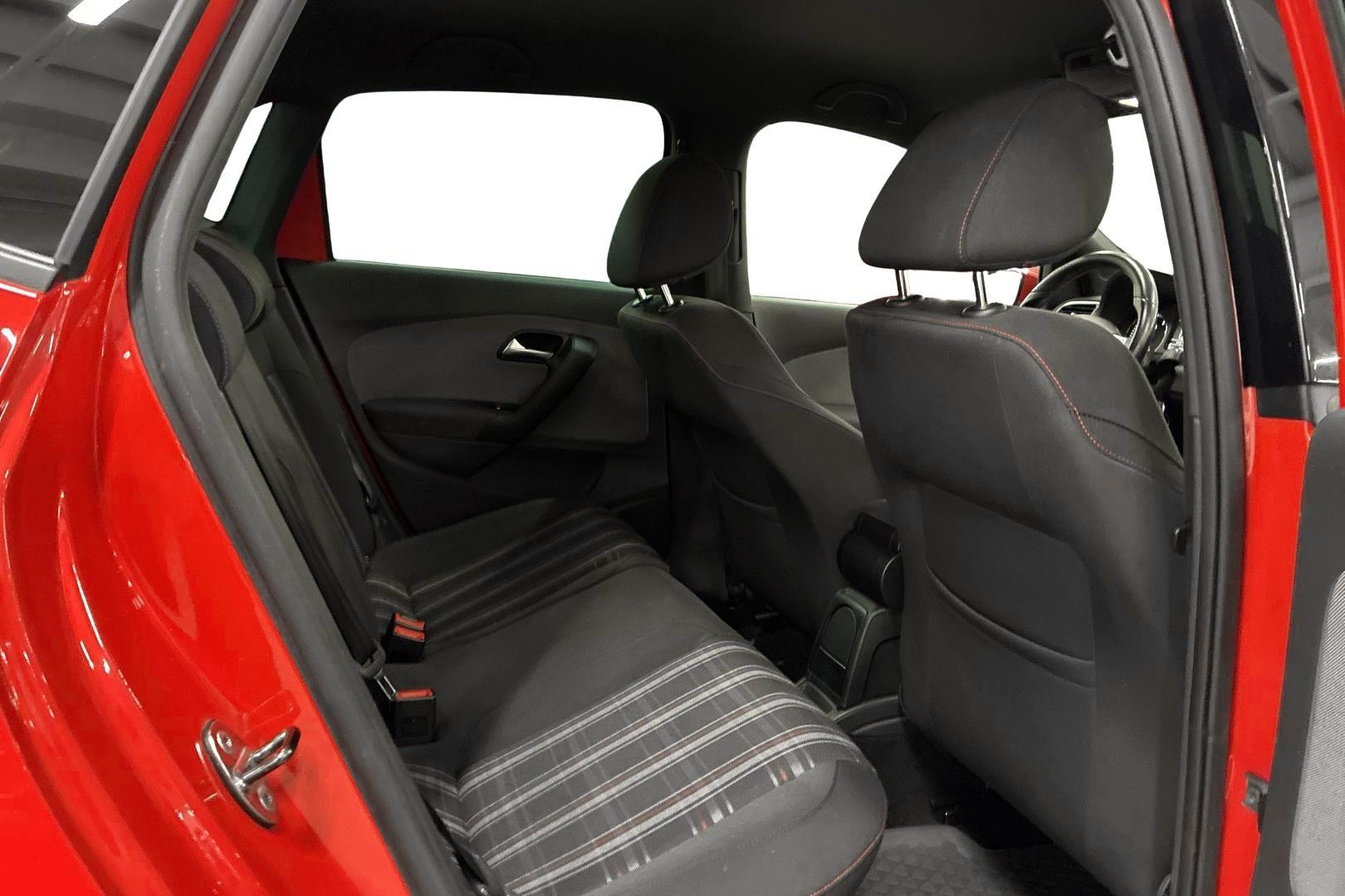VOLKSWAGEN Polo 2013