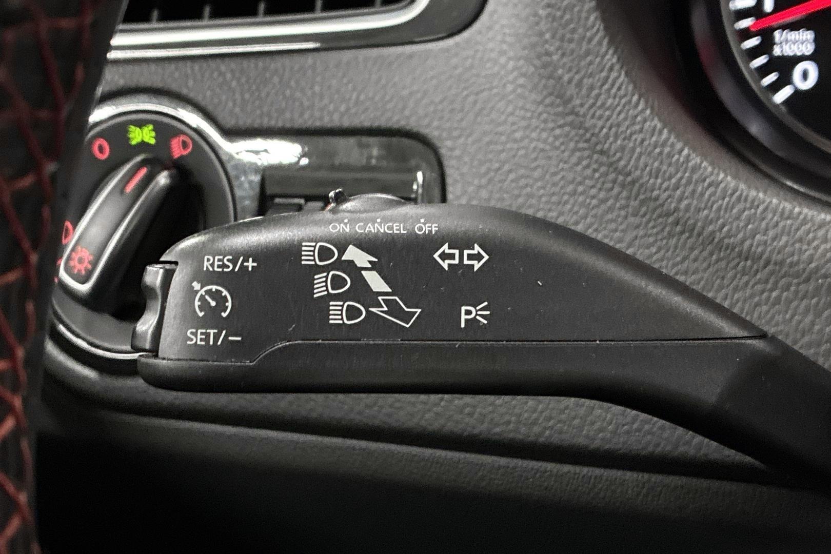 VOLKSWAGEN Polo 2013