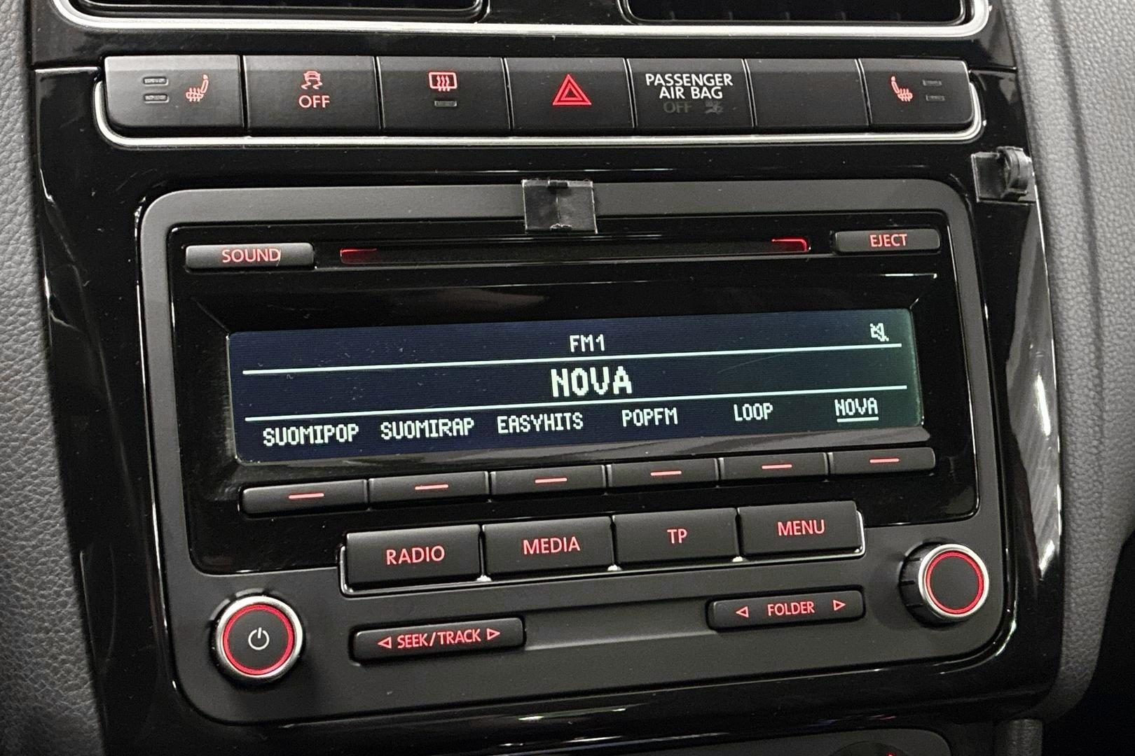 VOLKSWAGEN Polo 2013