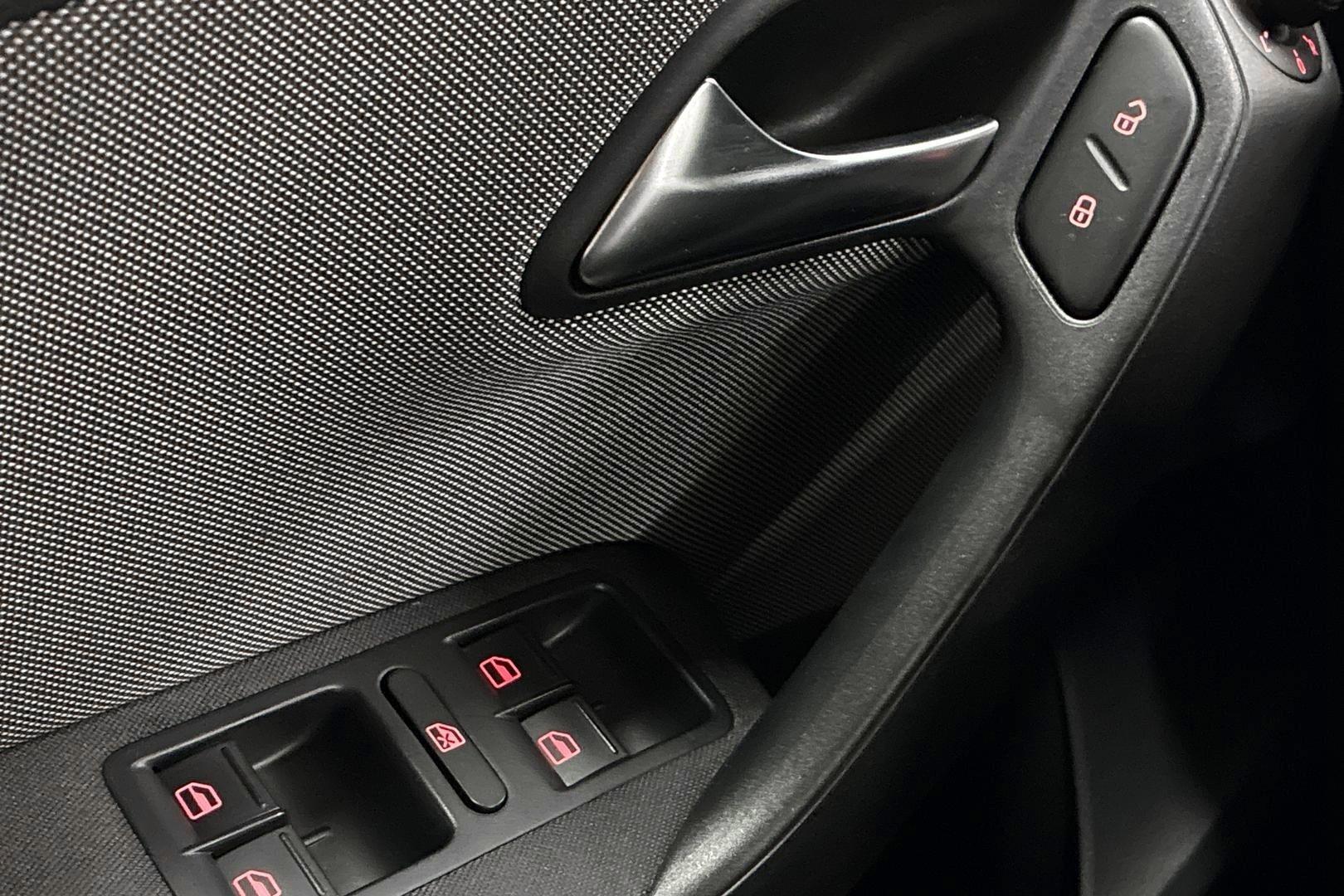 VOLKSWAGEN Polo 2013