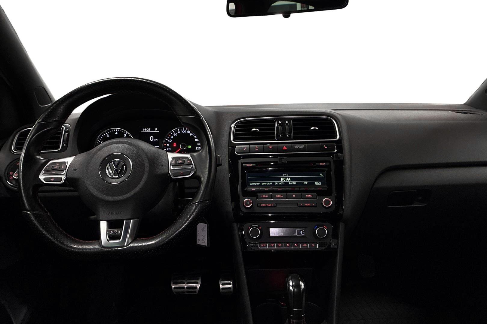 VOLKSWAGEN Polo 2013