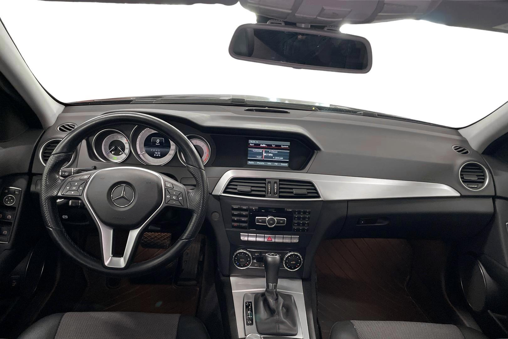 Mercedes-Benz C 8