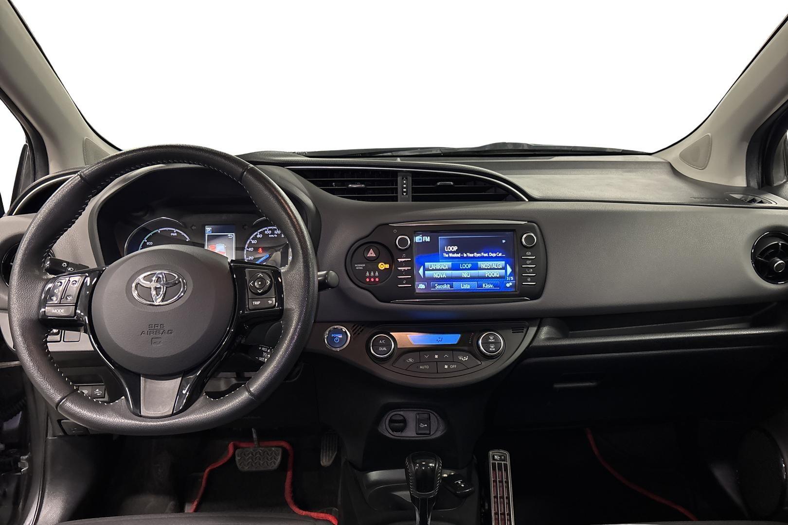 TOYOTA Yaris 2019