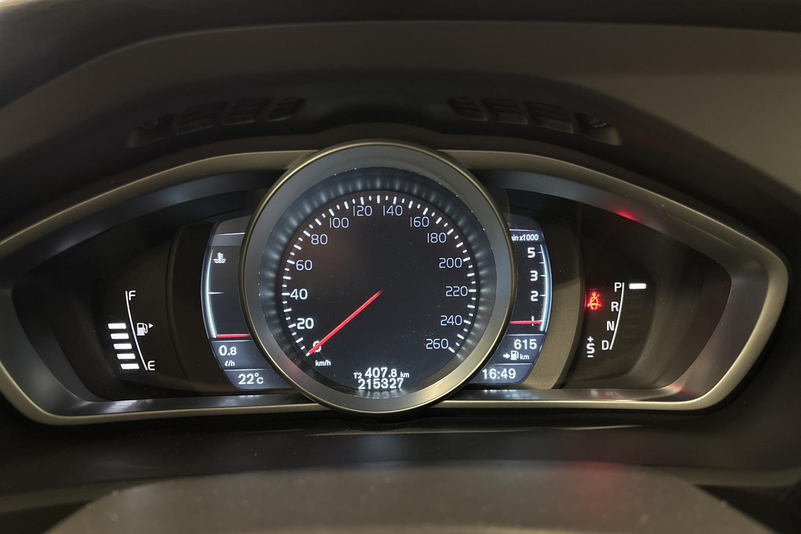 VOLVO V40 2015