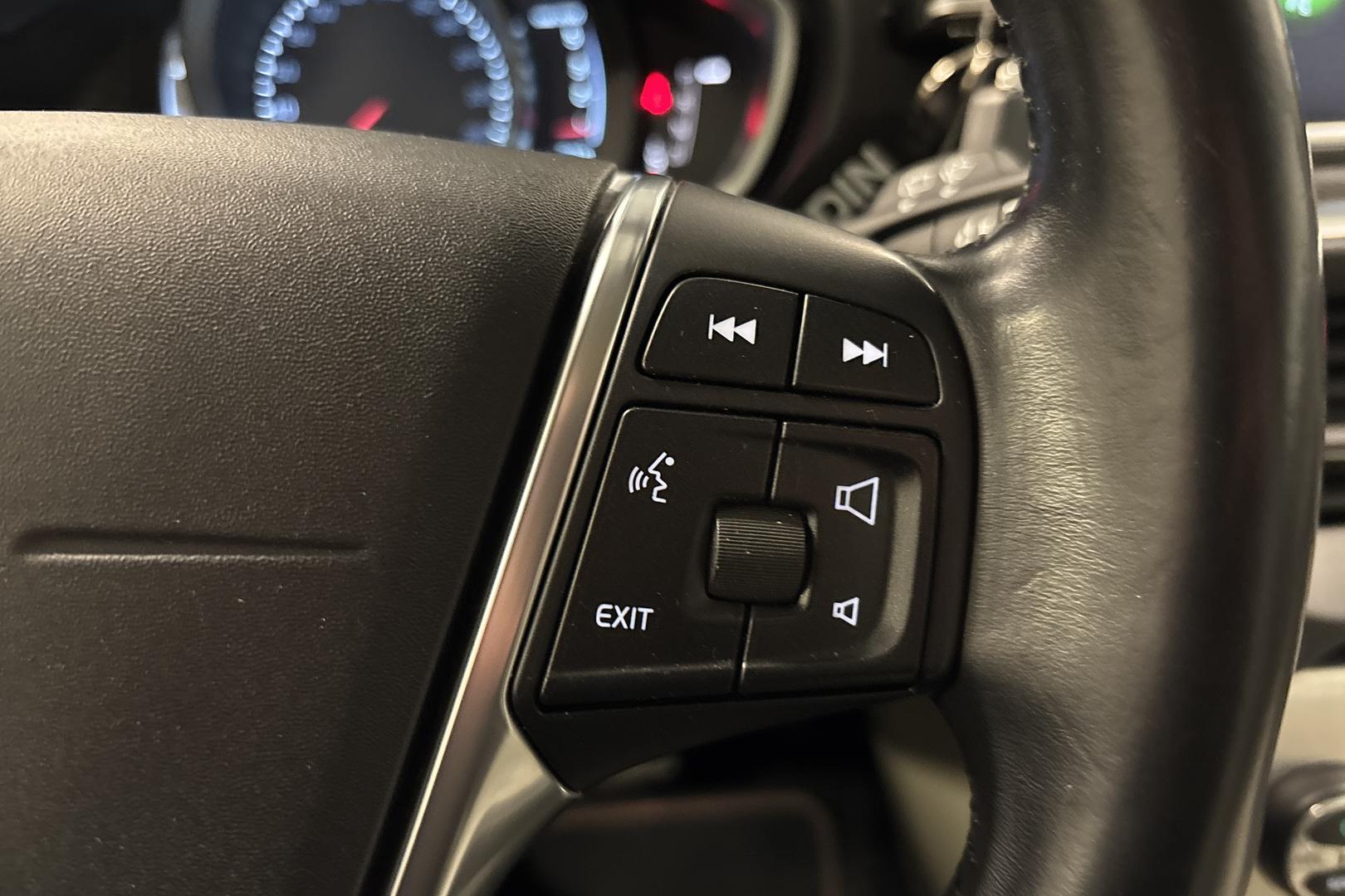 VOLVO V40 2015