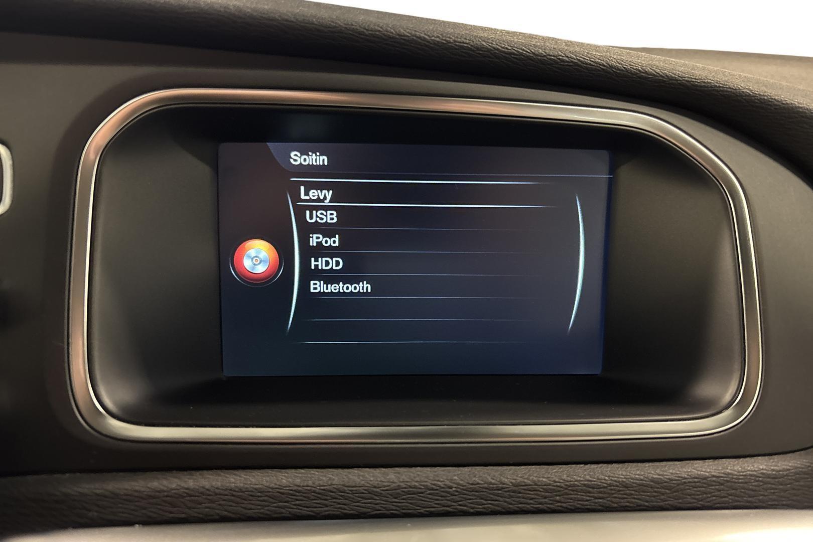 VOLVO V40 2015