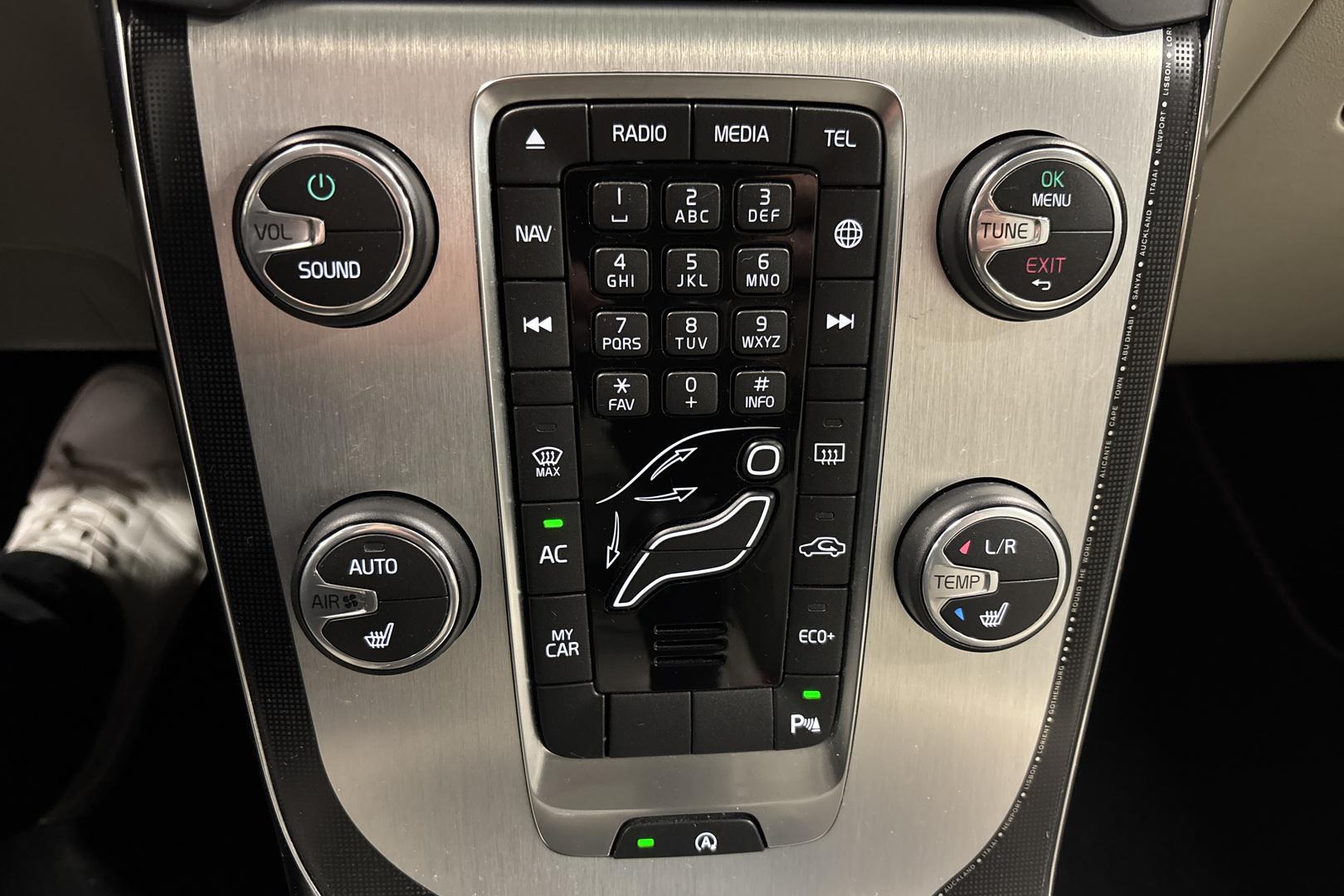 VOLVO V40 2015