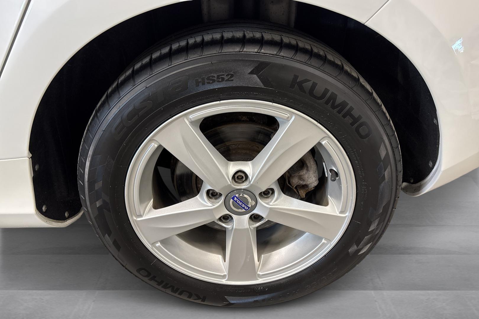 VOLVO V40 2015