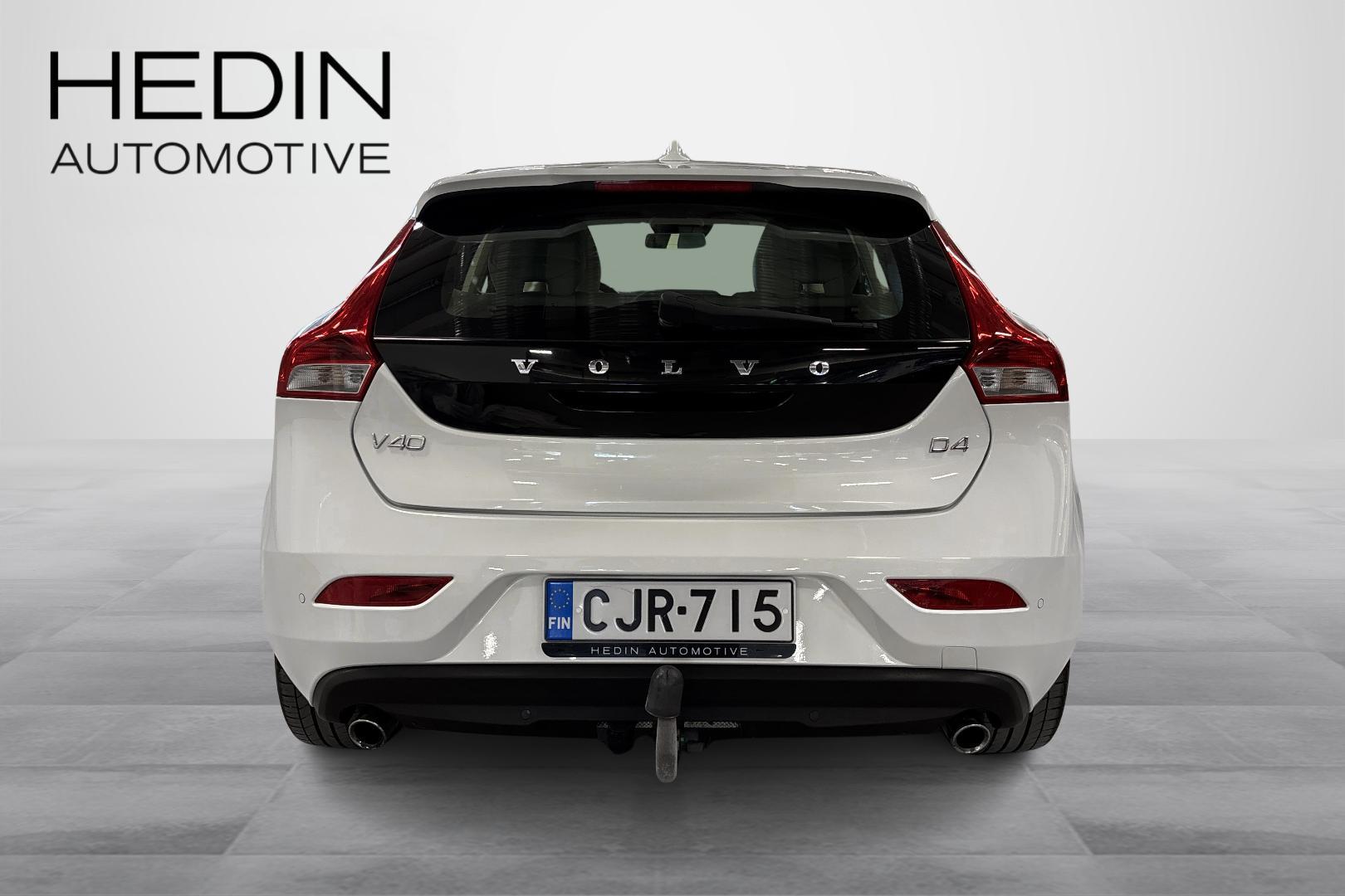 VOLVO V40 2015
