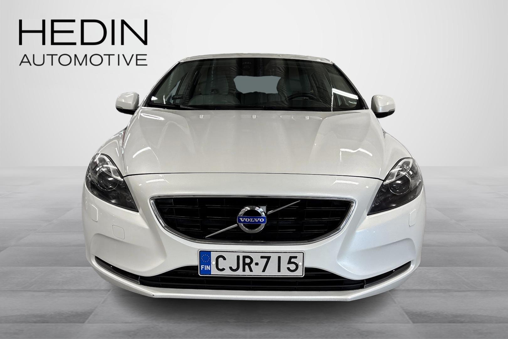 VOLVO V40 2015