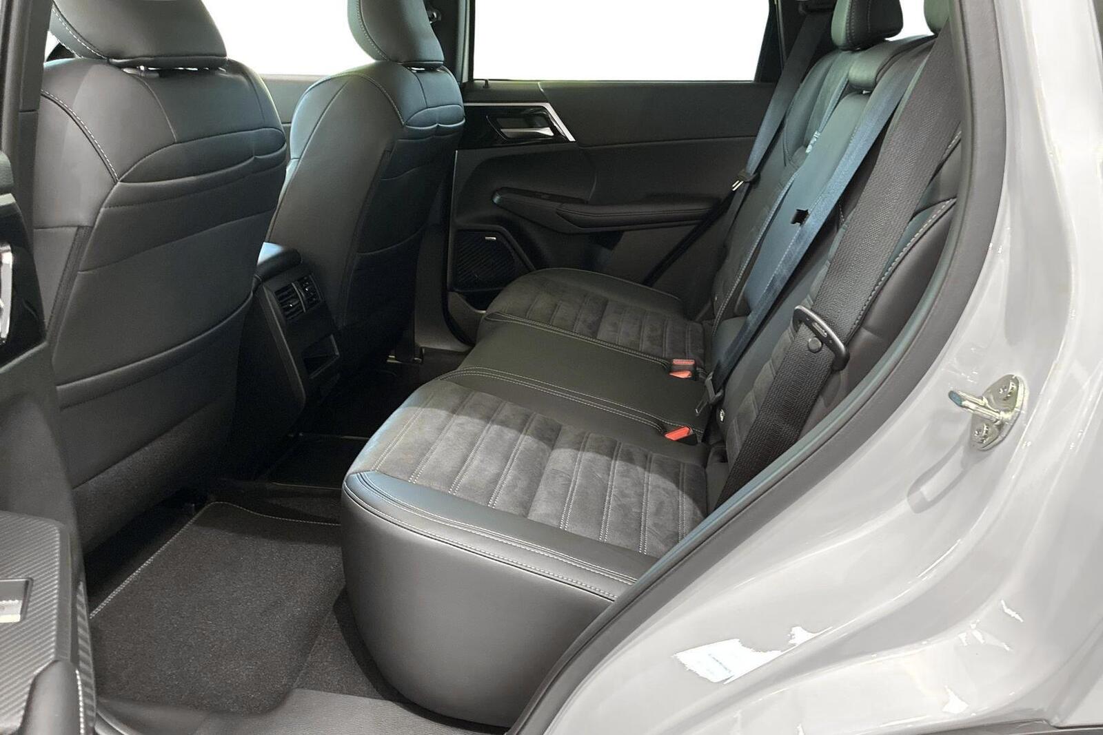 Mitsubishi Outlander 2025