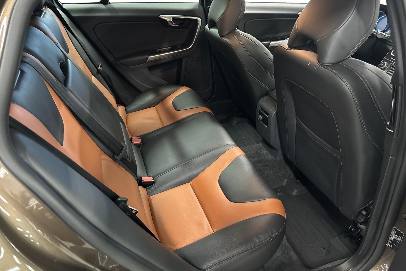 Volvo V60 Cross Country 2016