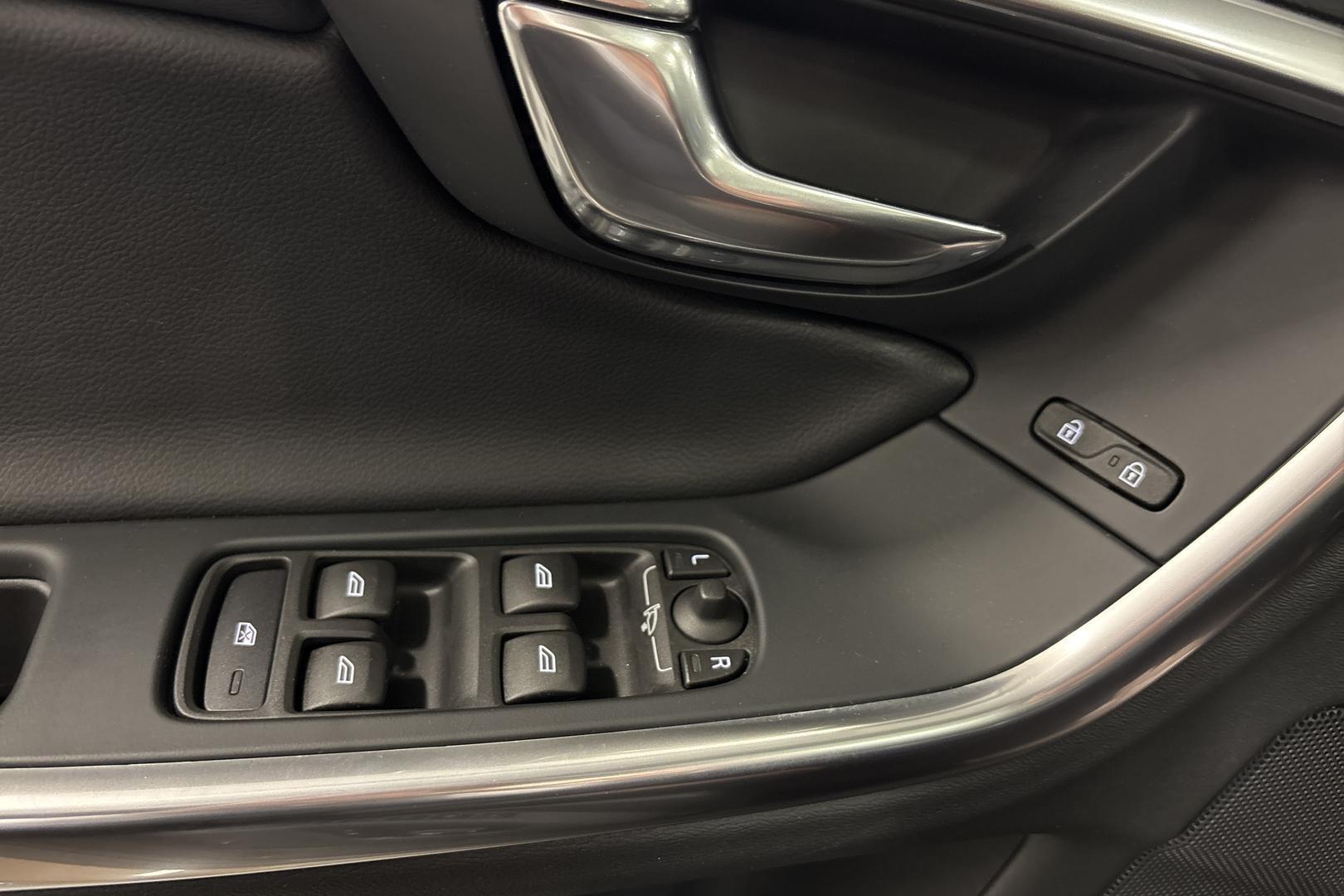 Volvo V60 Cross Country 2016