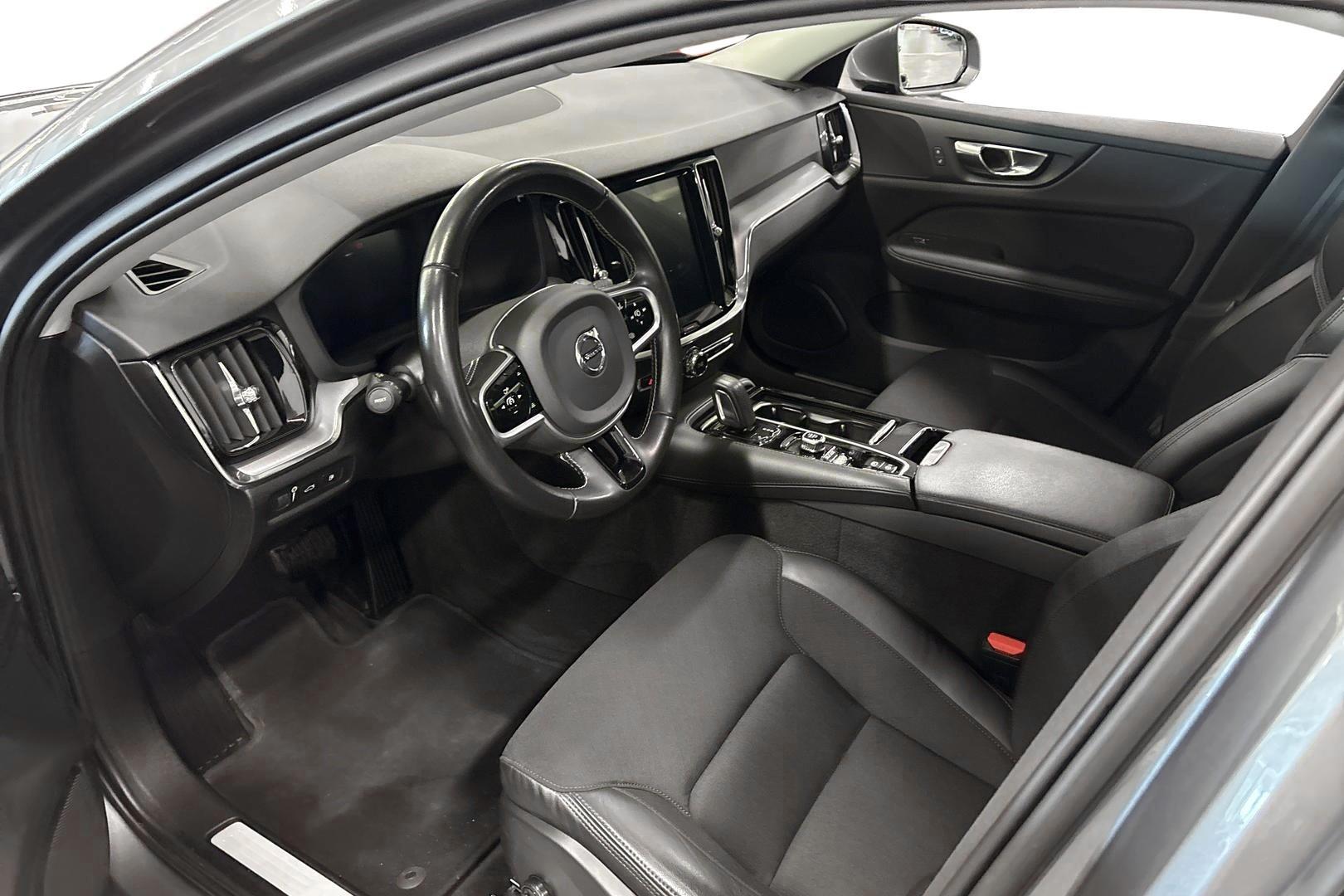 VOLVO V60 2020