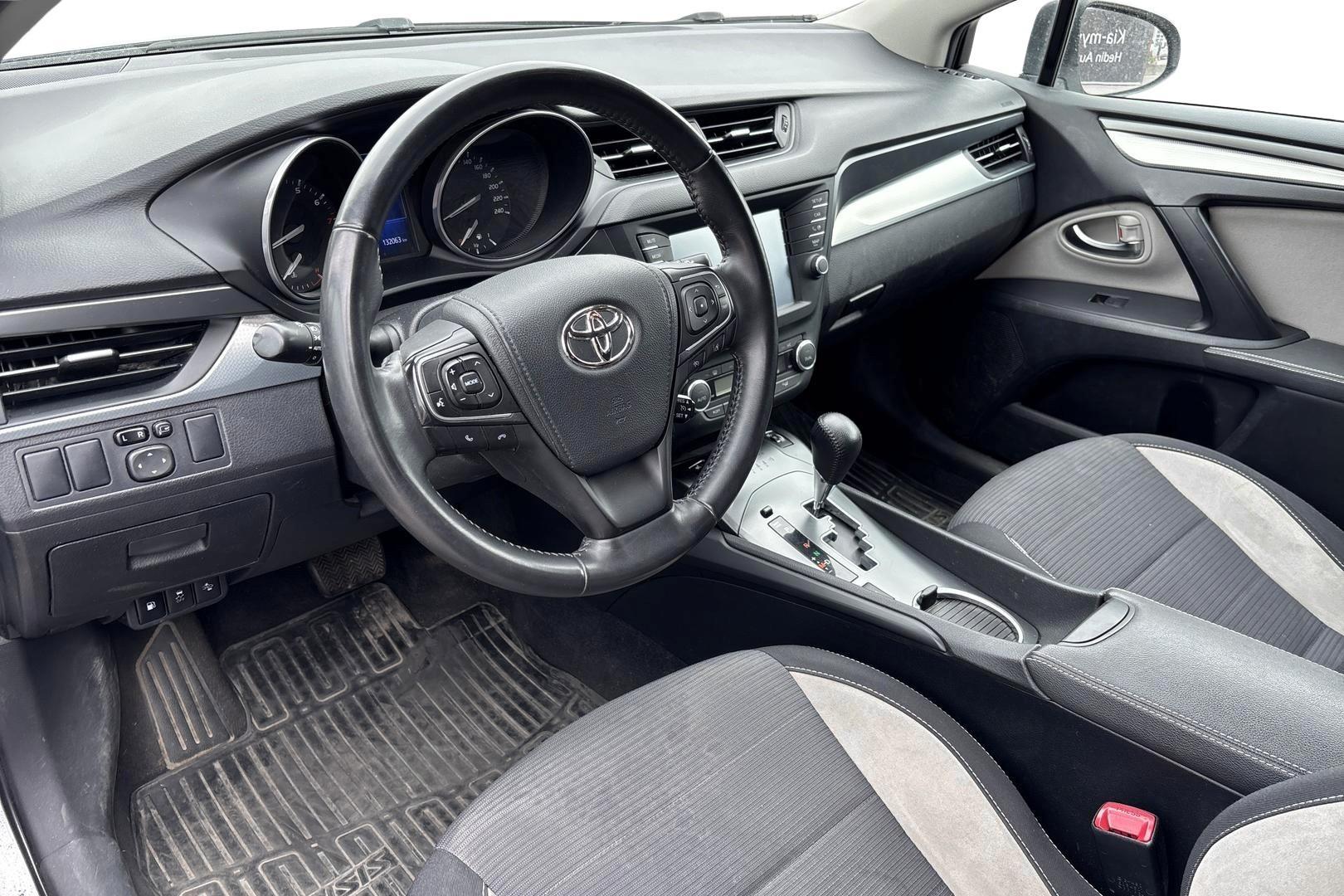 TOYOTA AVENSIS 2017
