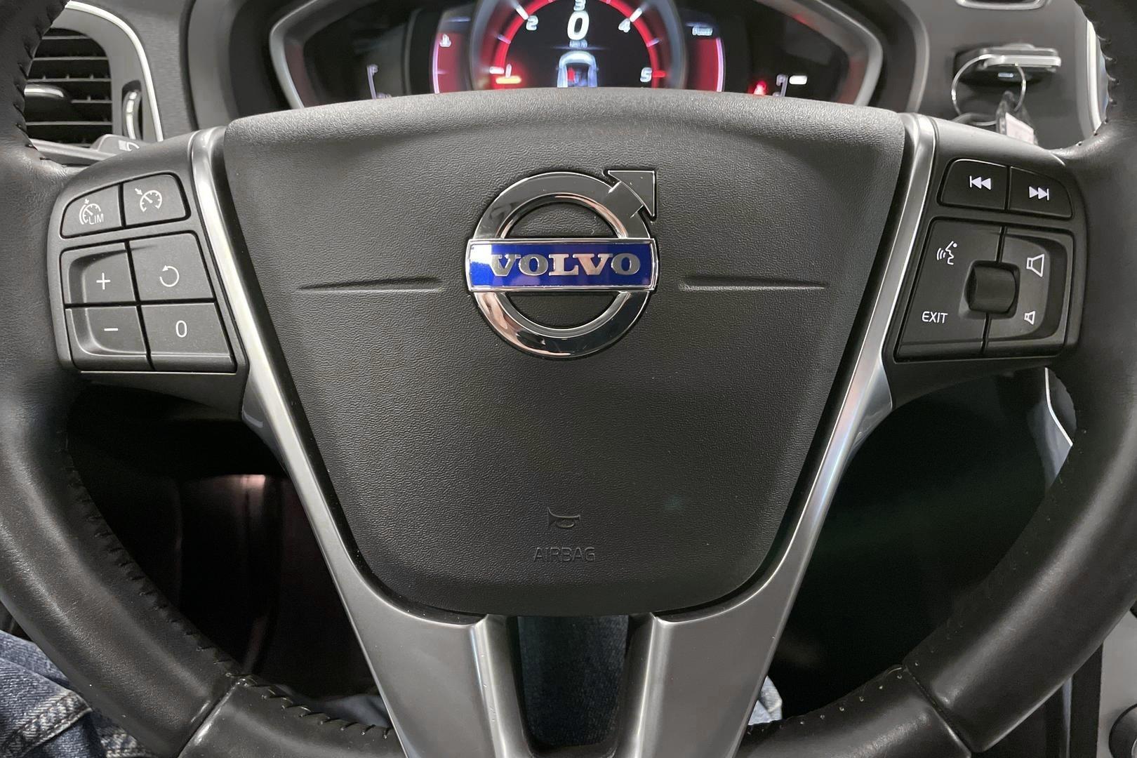 VOLVO V40 2014