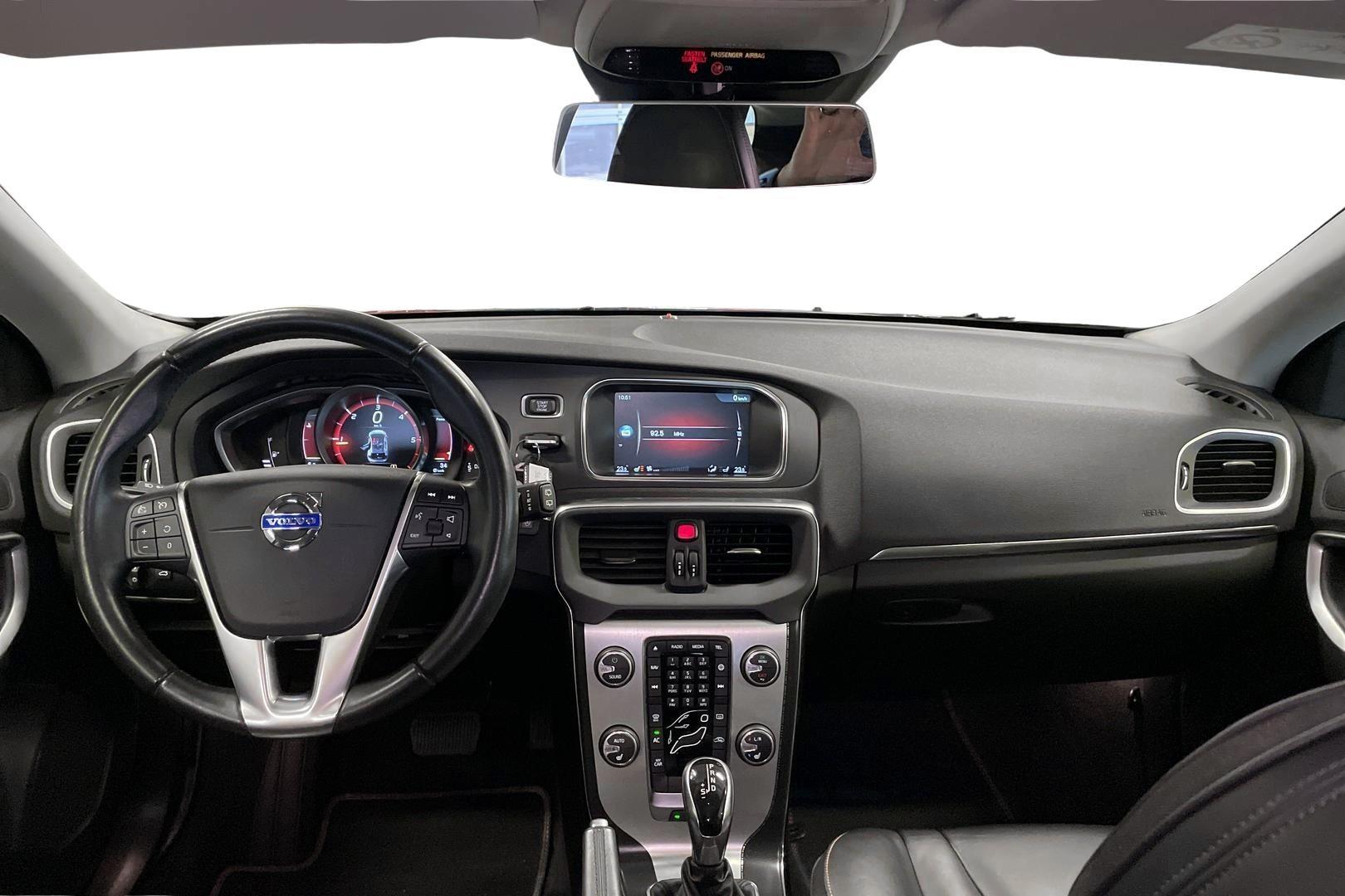 VOLVO V40 2014