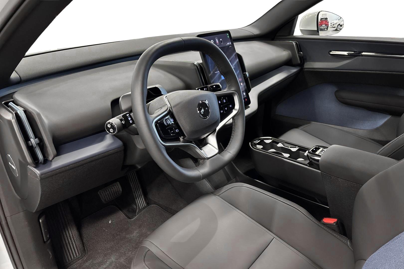 VOLVO EX30 2025