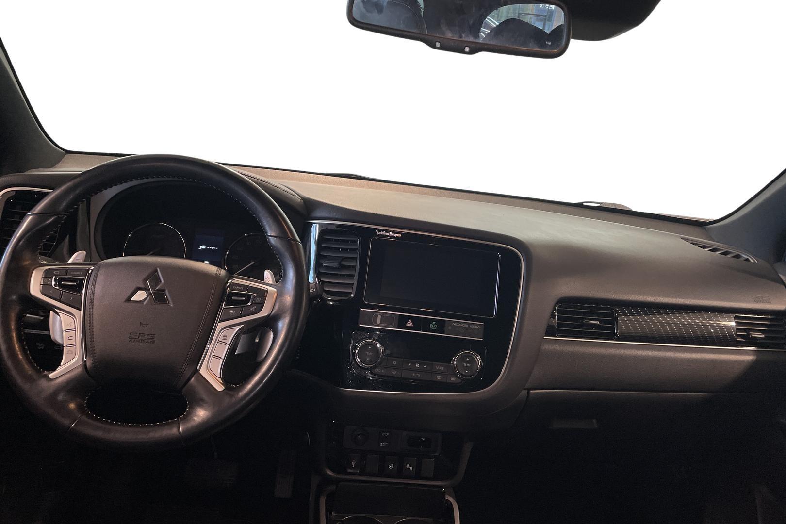Mitsubishi Outlander PHEV 10