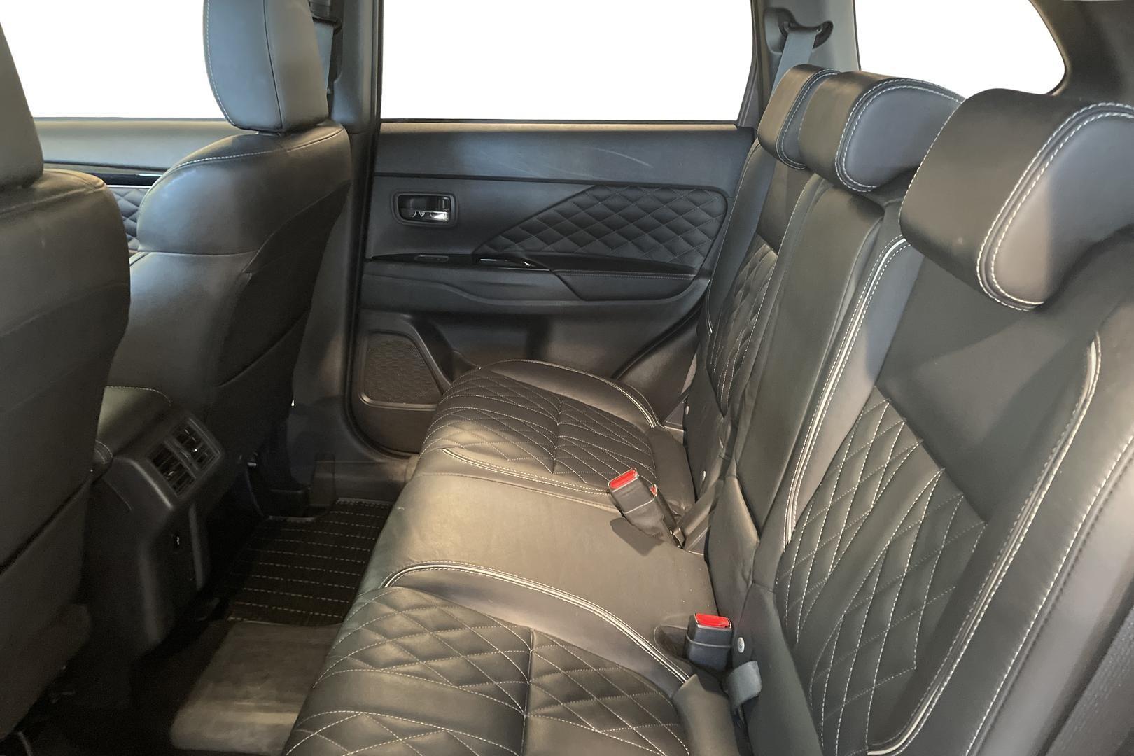 Mitsubishi Outlander PHEV 11