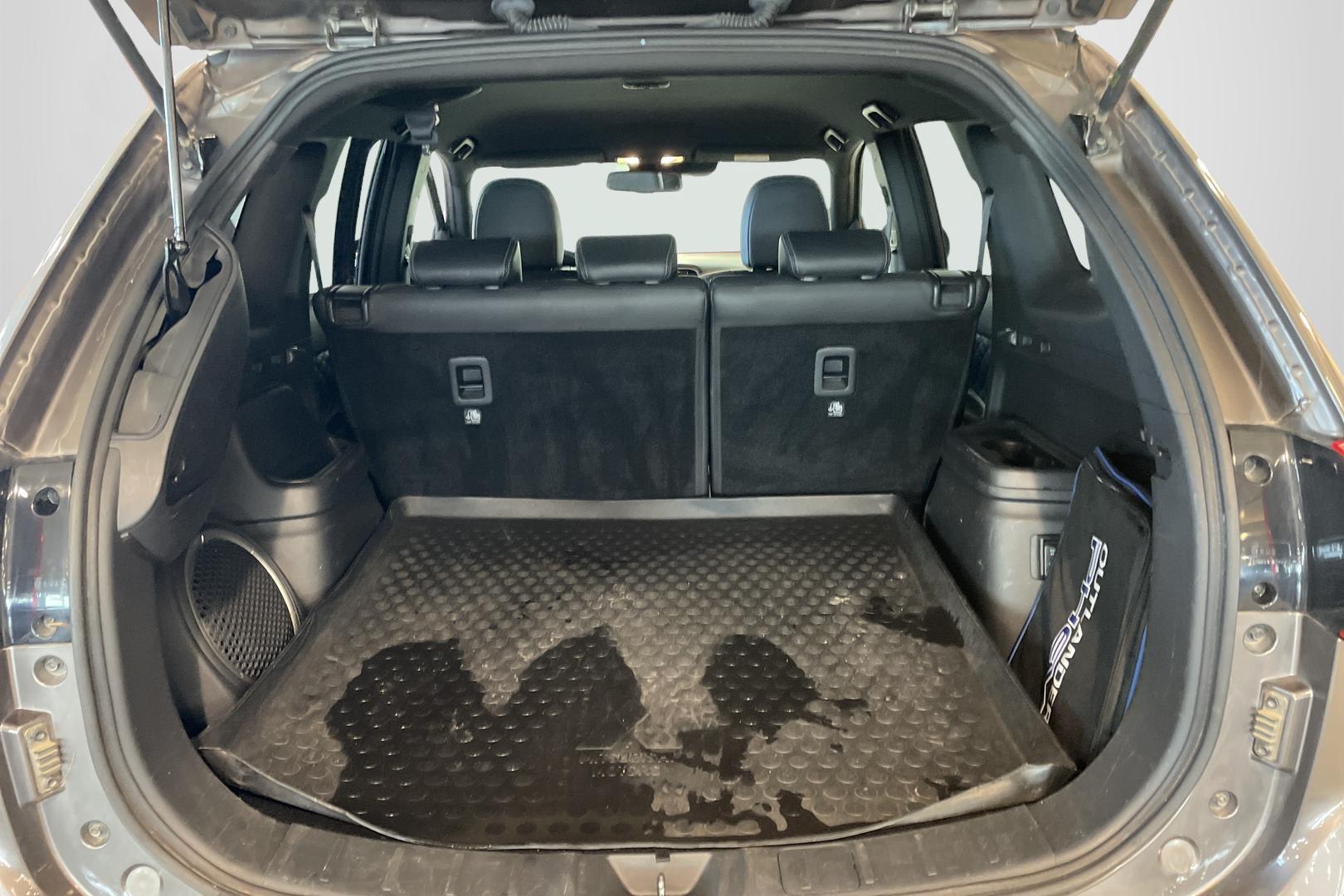 Mitsubishi Outlander PHEV 12