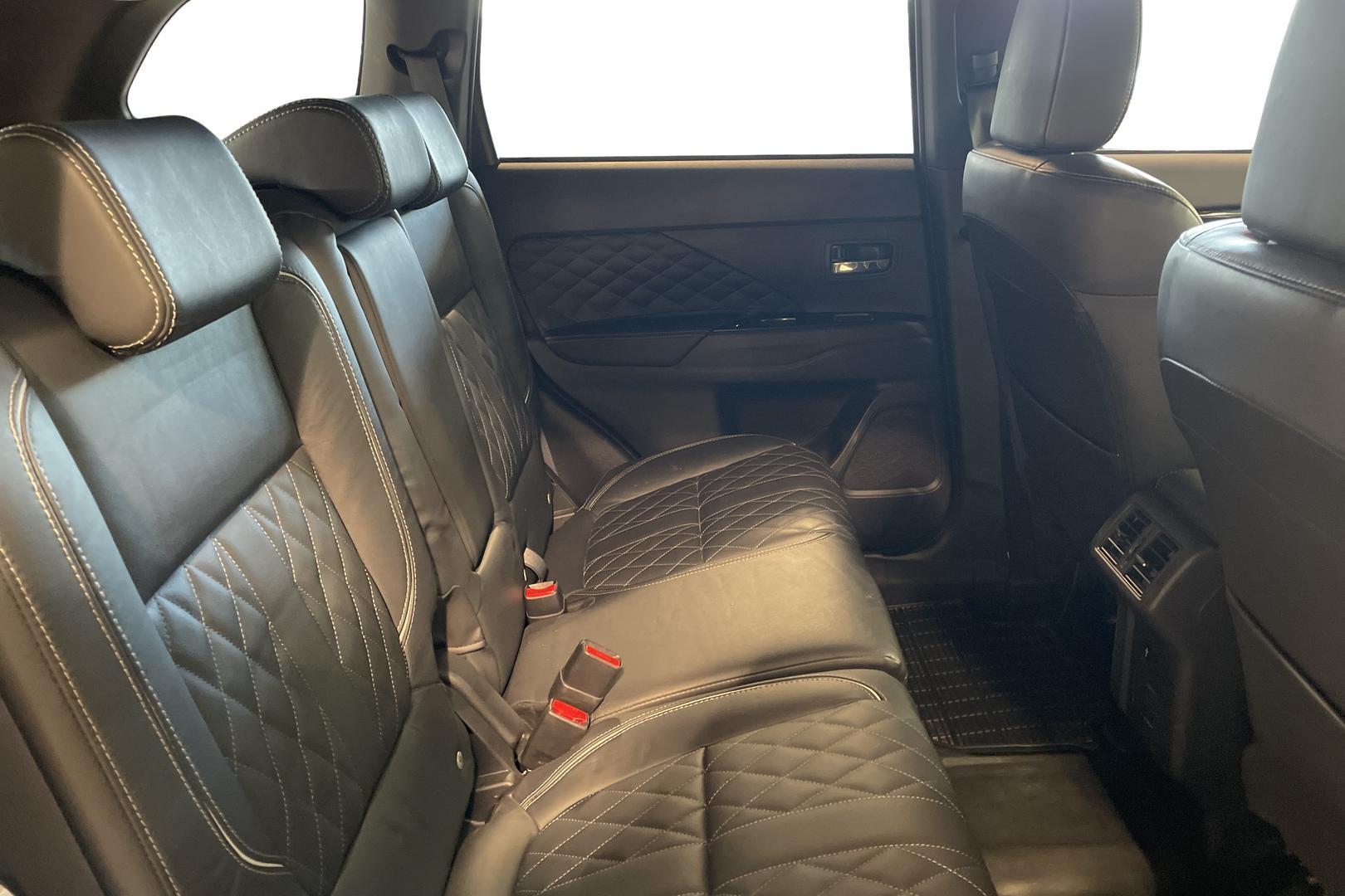 Mitsubishi Outlander PHEV 13