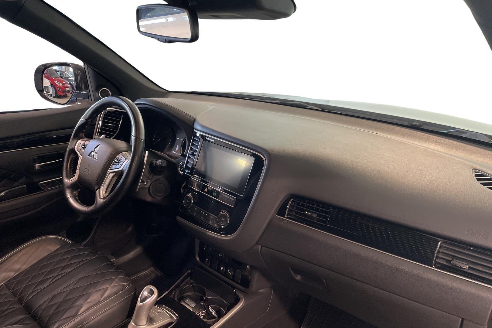 Mitsubishi Outlander PHEV 14