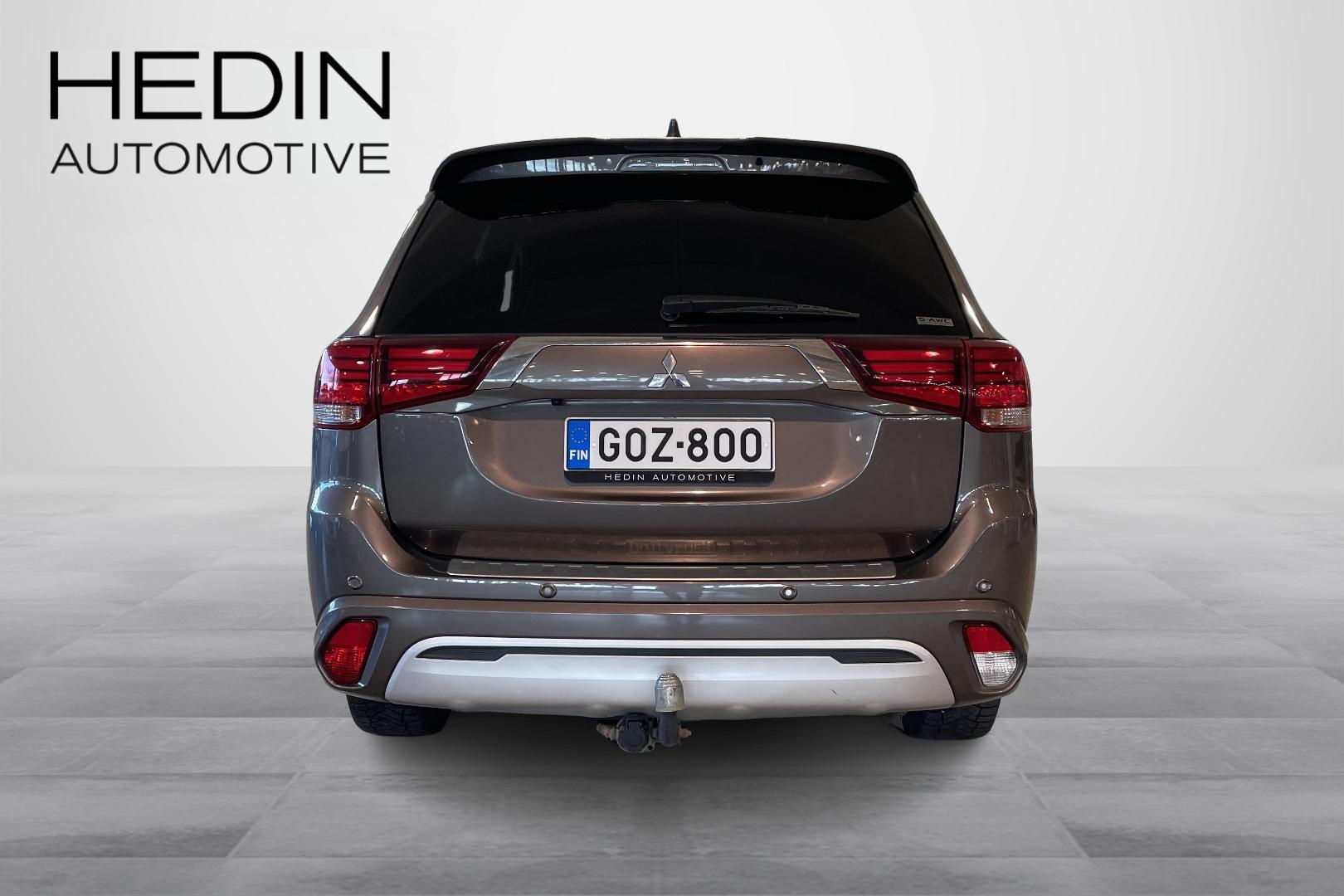 Mitsubishi Outlander PHEV 4