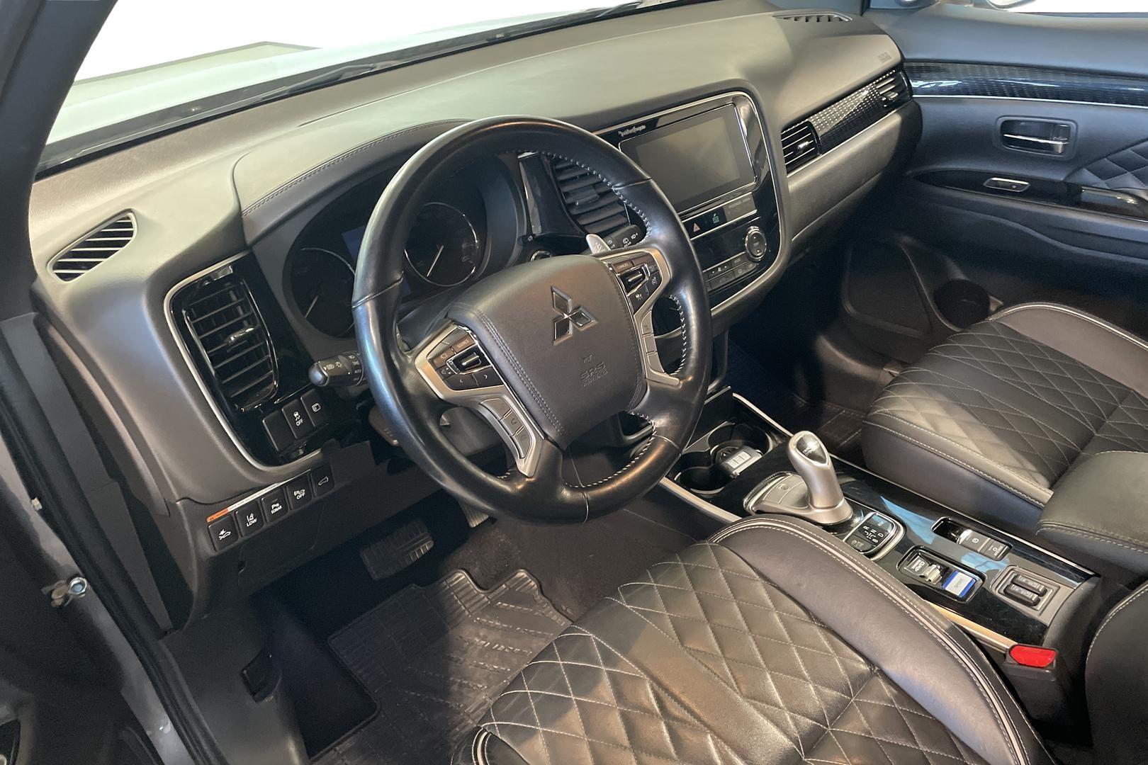 Mitsubishi Outlander PHEV 9