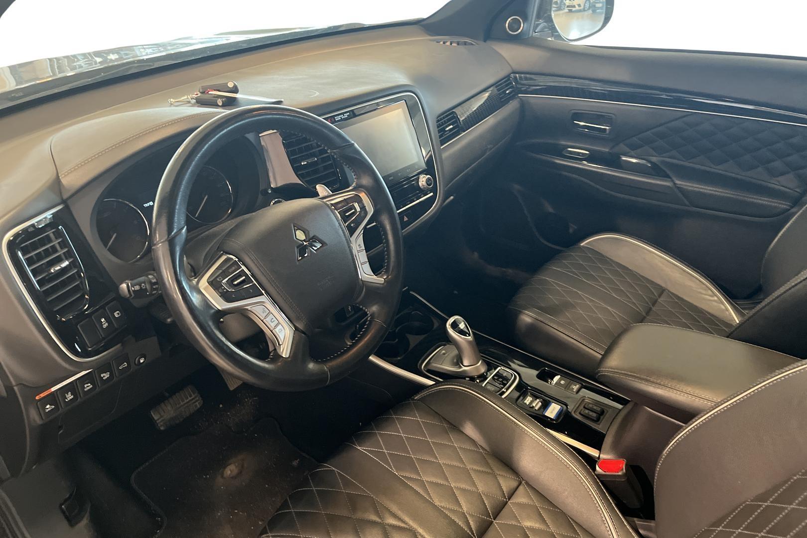 Mitsubishi Outlander PHEV 2021