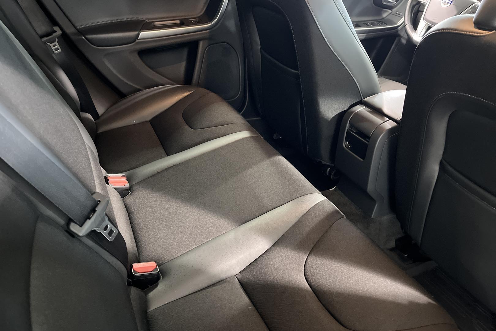 Volvo V60 Cross Country 2016