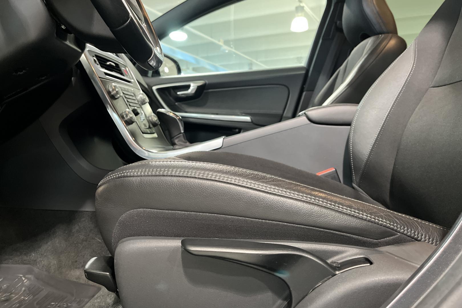 Volvo V60 Cross Country 2016