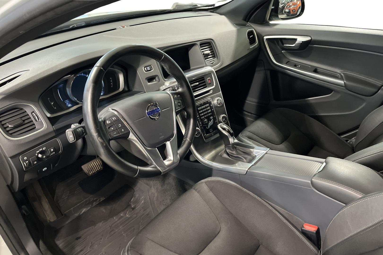 Volvo V60 Cross Country 2016