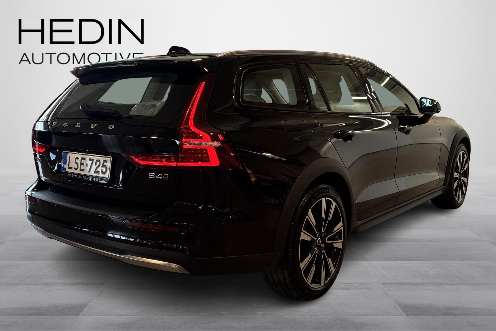 VOLVO V60 Cross Country 2023