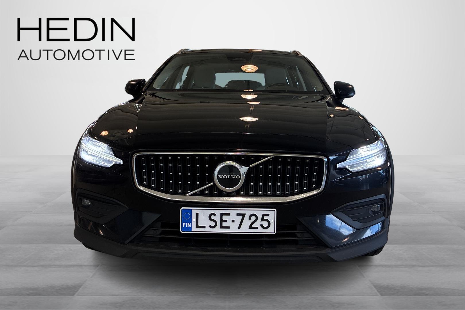 VOLVO V60 Cross Country 2023