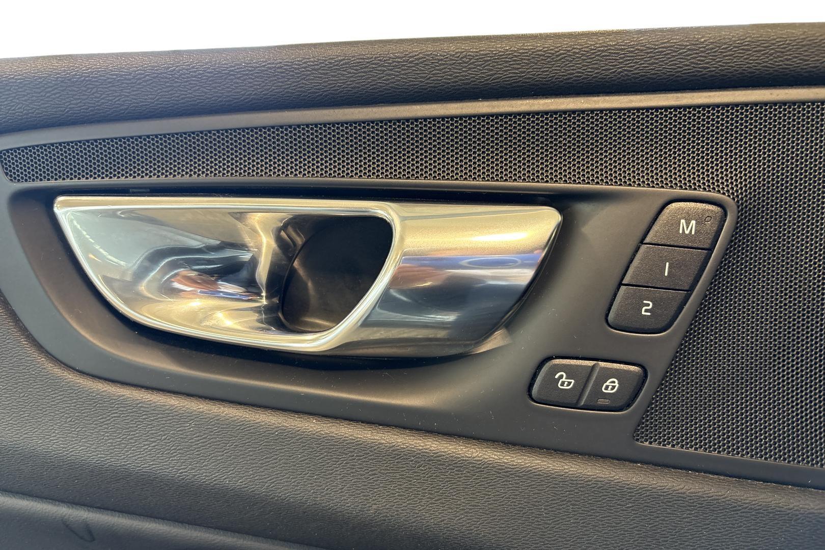 VOLVO XC60 2019