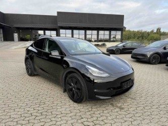 Tesla Model Y 2025