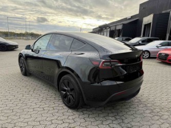 Tesla Model Y 2025