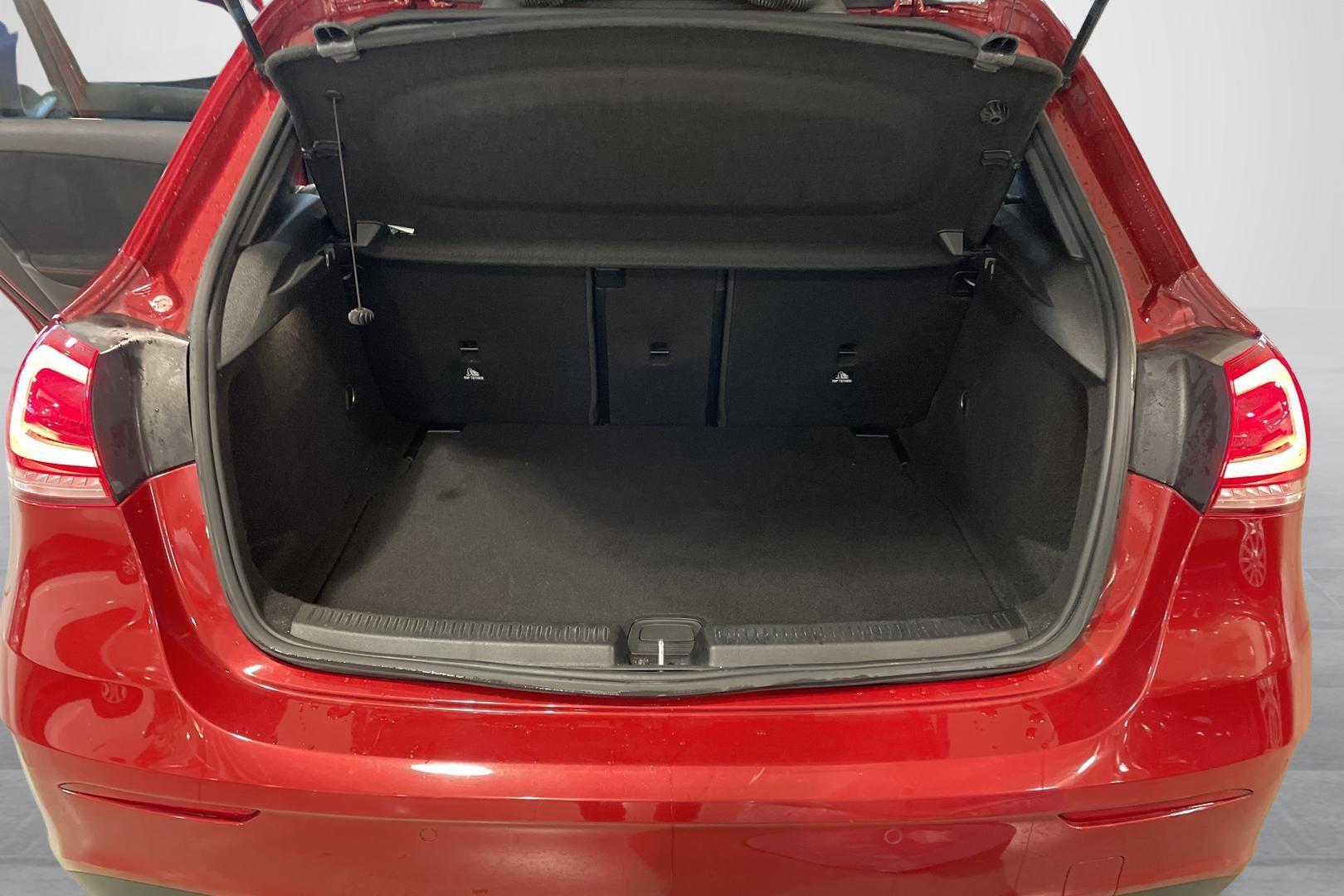 MERCEDES-BENZ A 2022