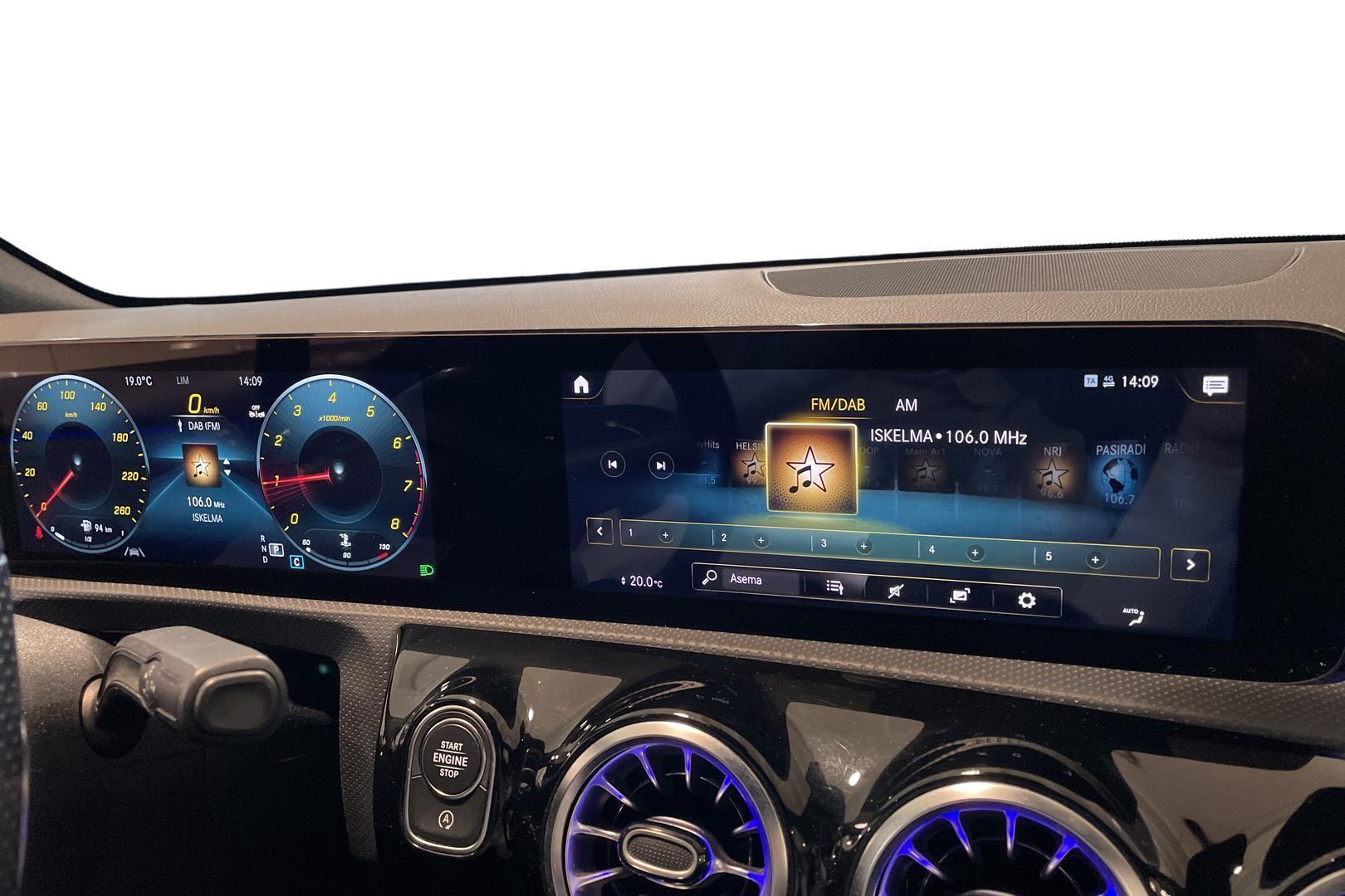 MERCEDES-BENZ A 2022